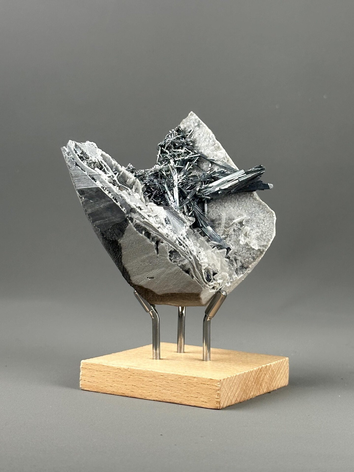 Barite crystals with stibnite detail close-up