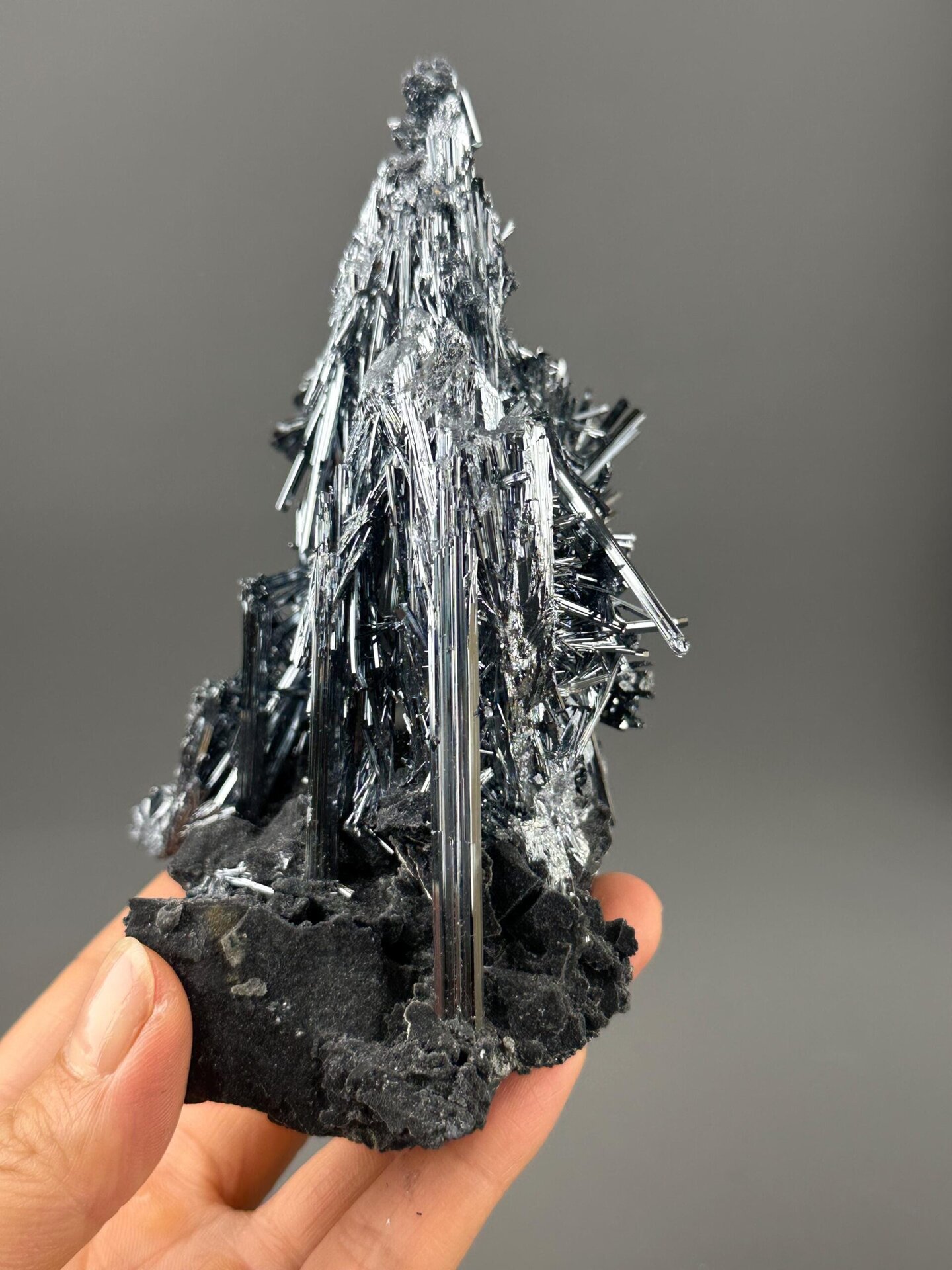 Needle-like habit of stibnite crystals detail