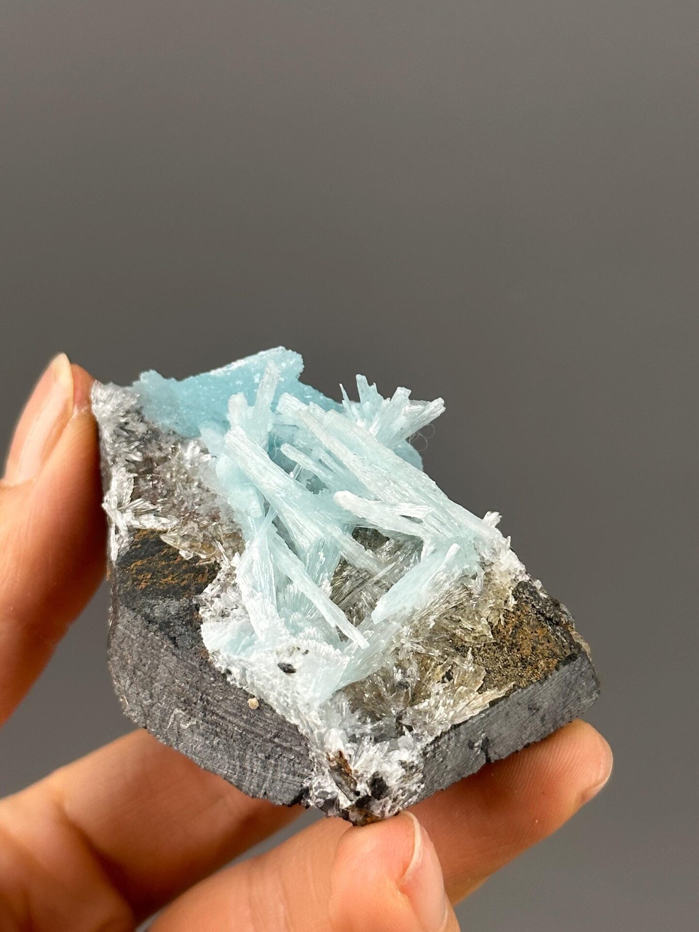 Blue hemimorphite needle terminations detail