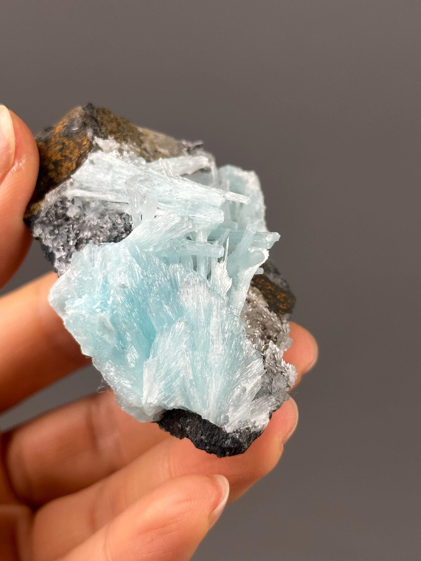 Hemimorphite needle cluster color saturation