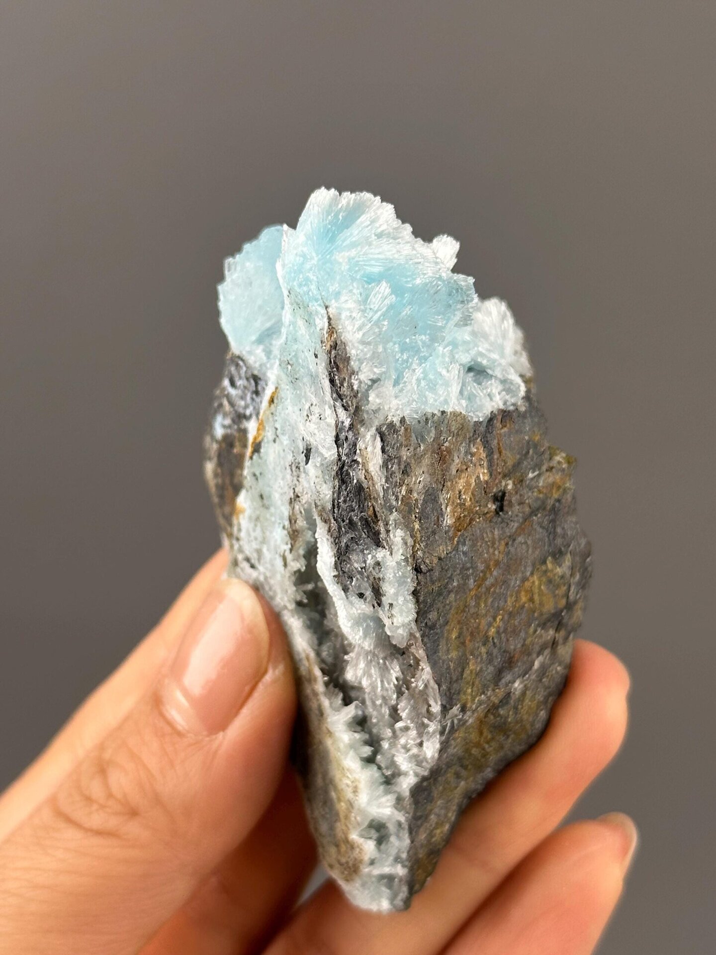 Back view of blue hemimorphite cluster