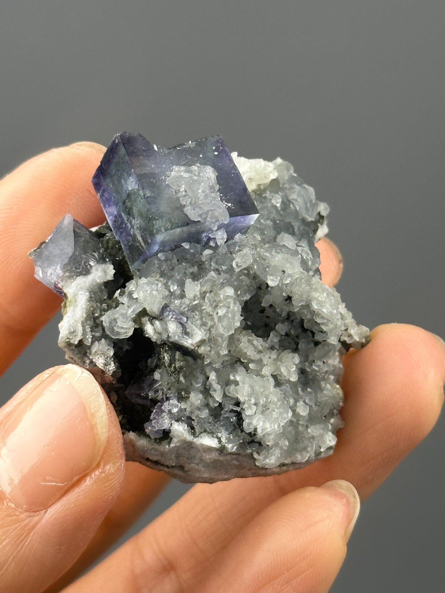 Close-up of phantom zoning in purple fluorite twin