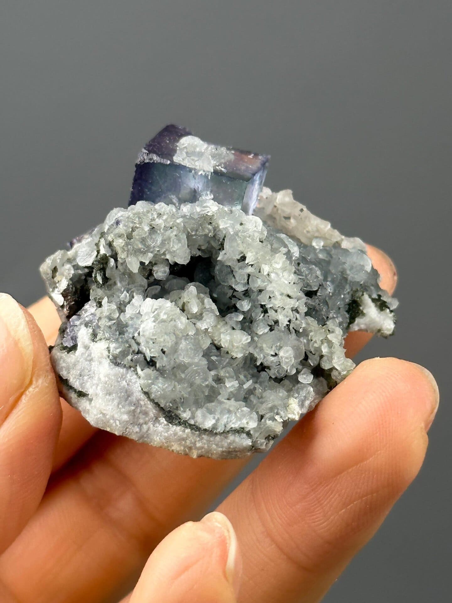 Top view of twinned phantom fluorite with quartz, Yaogangxian