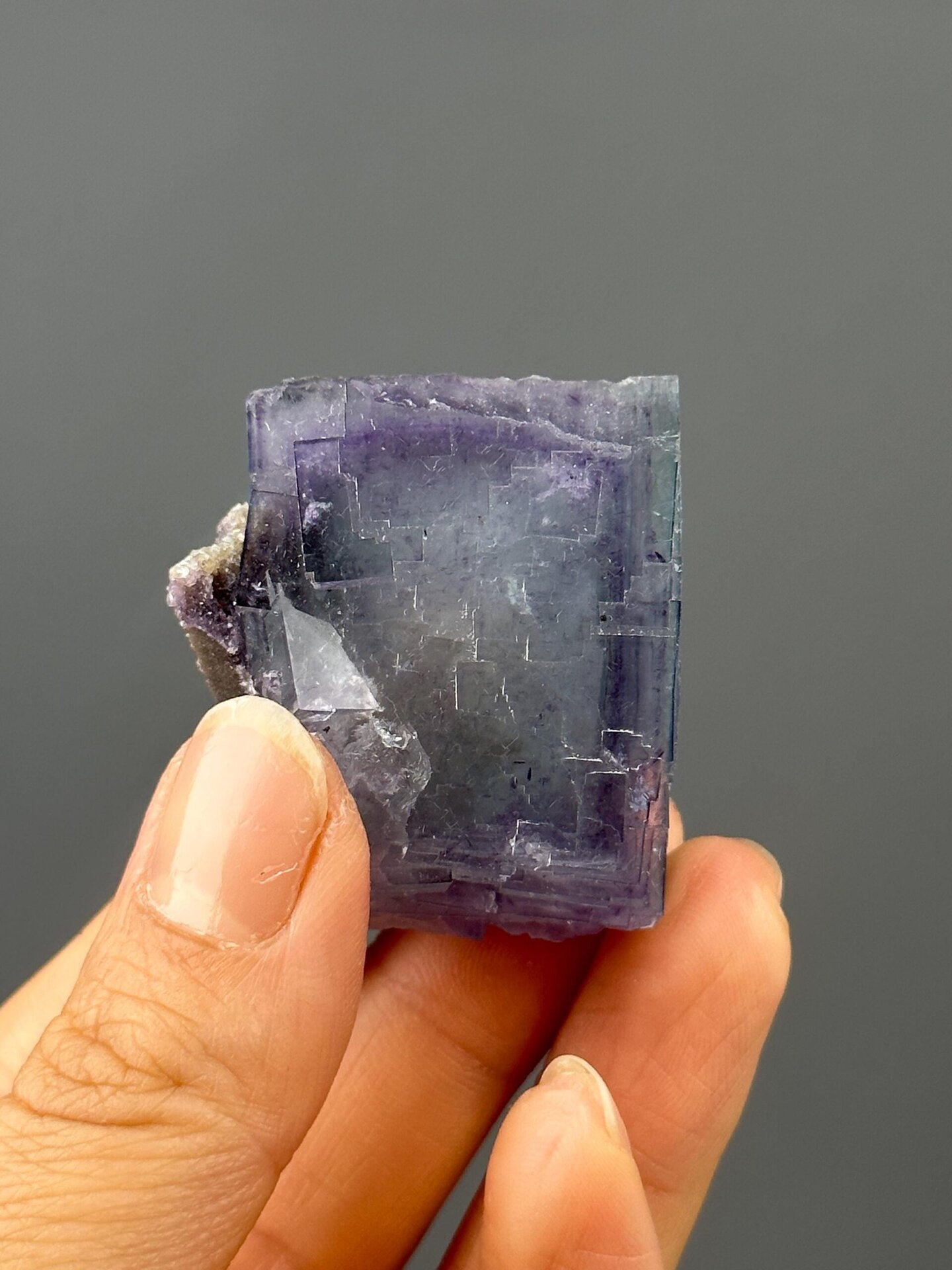 Side view of twinned fluorite, 1.5×1.4×1.1 in, Yaogangxian