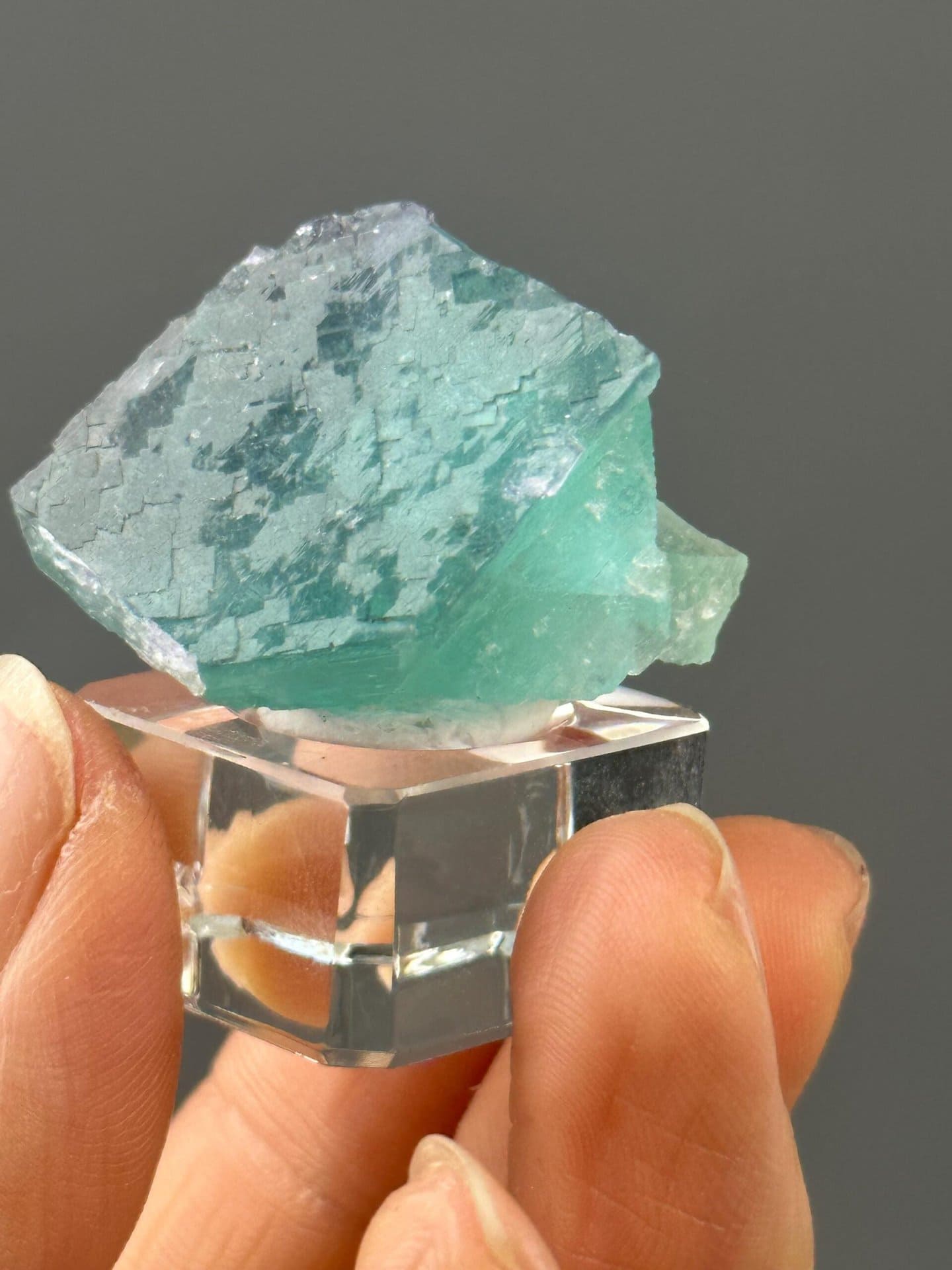 Side view of turquoise fluorite, 0.8×0.9×0.7 in, Yaogangxian