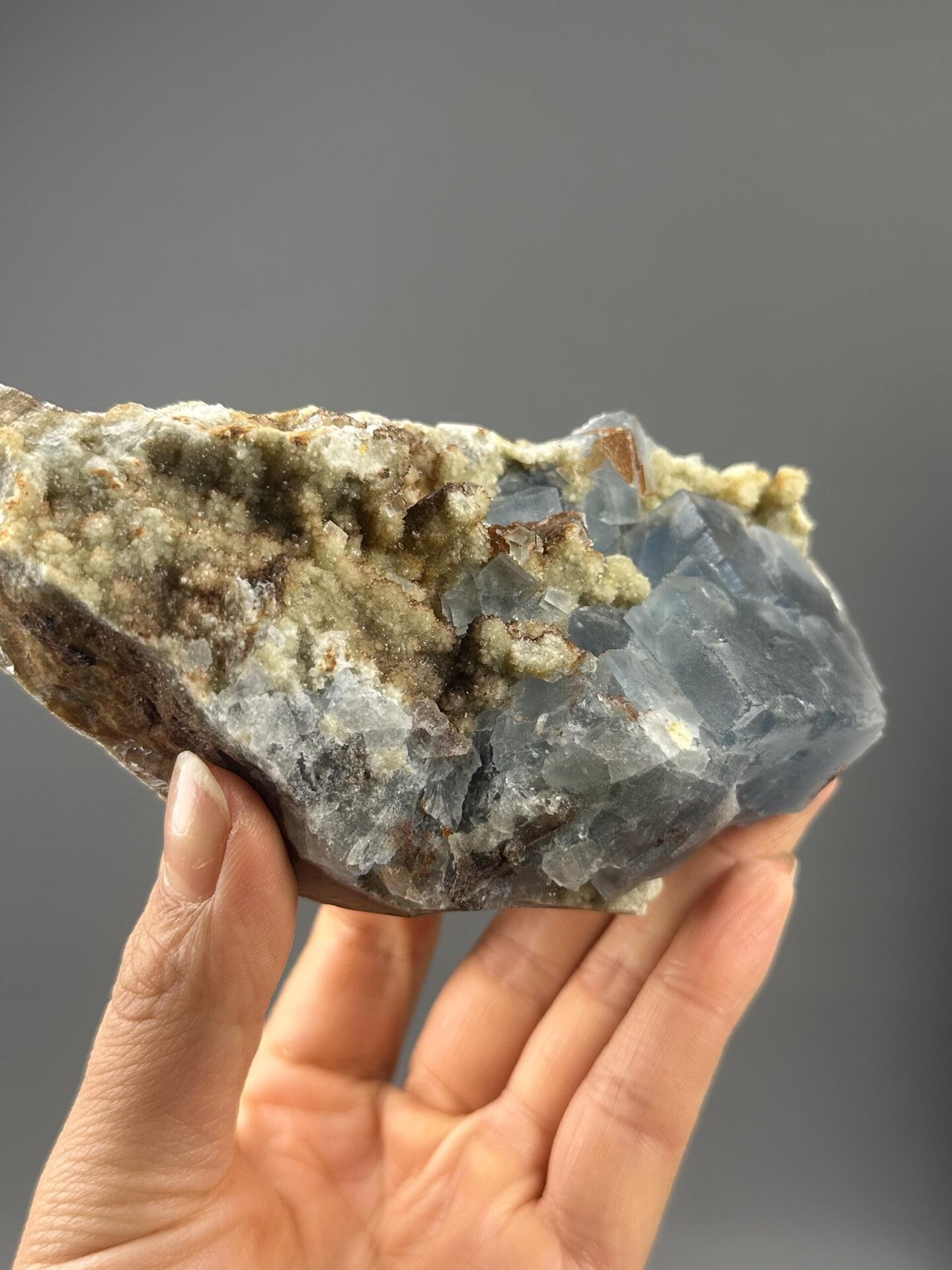 Side view of fluorite-dolomite specimen, Yaogangxian