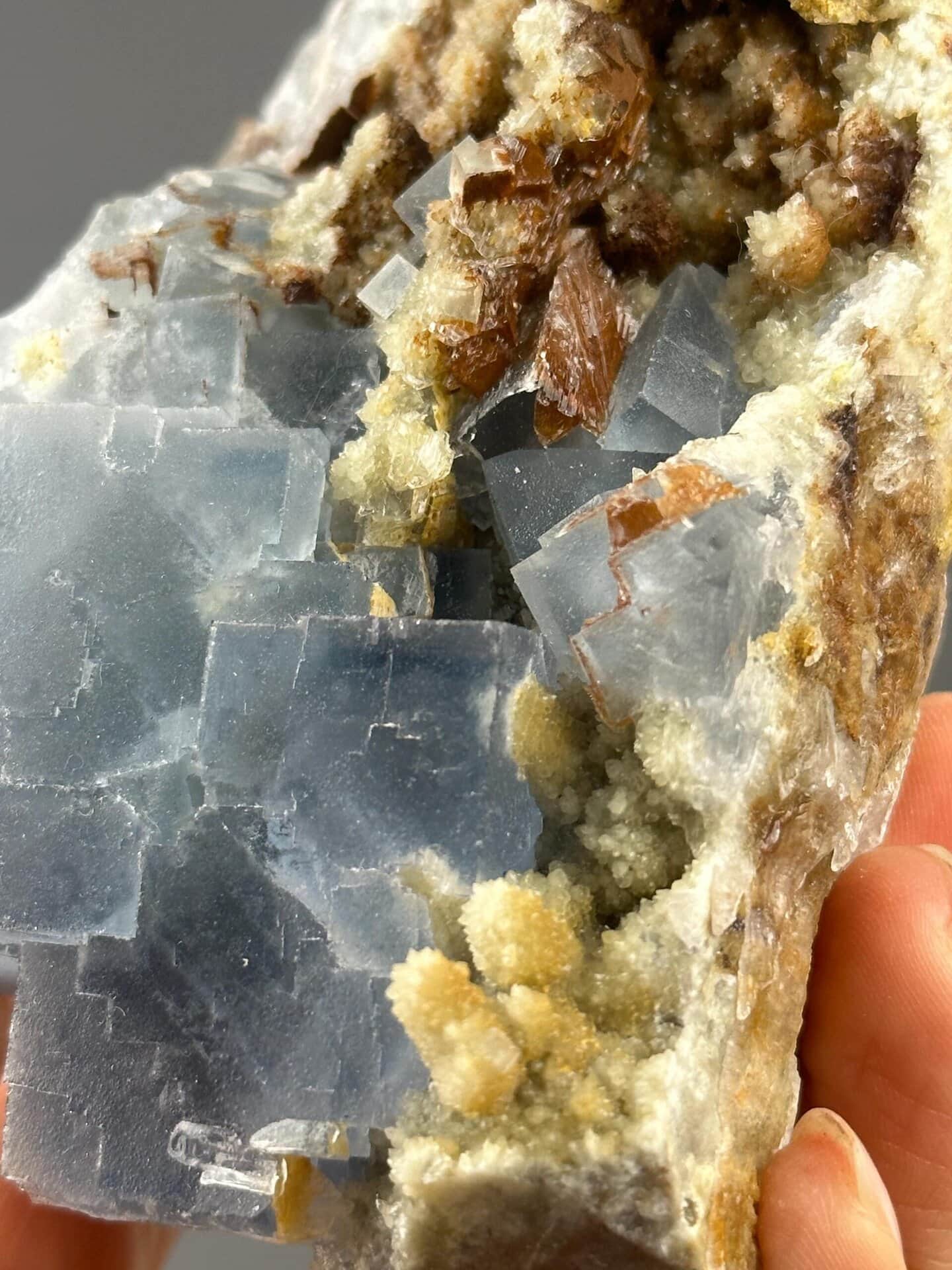 Back view of Yaogangxian blue fluorite-dolomite specimen