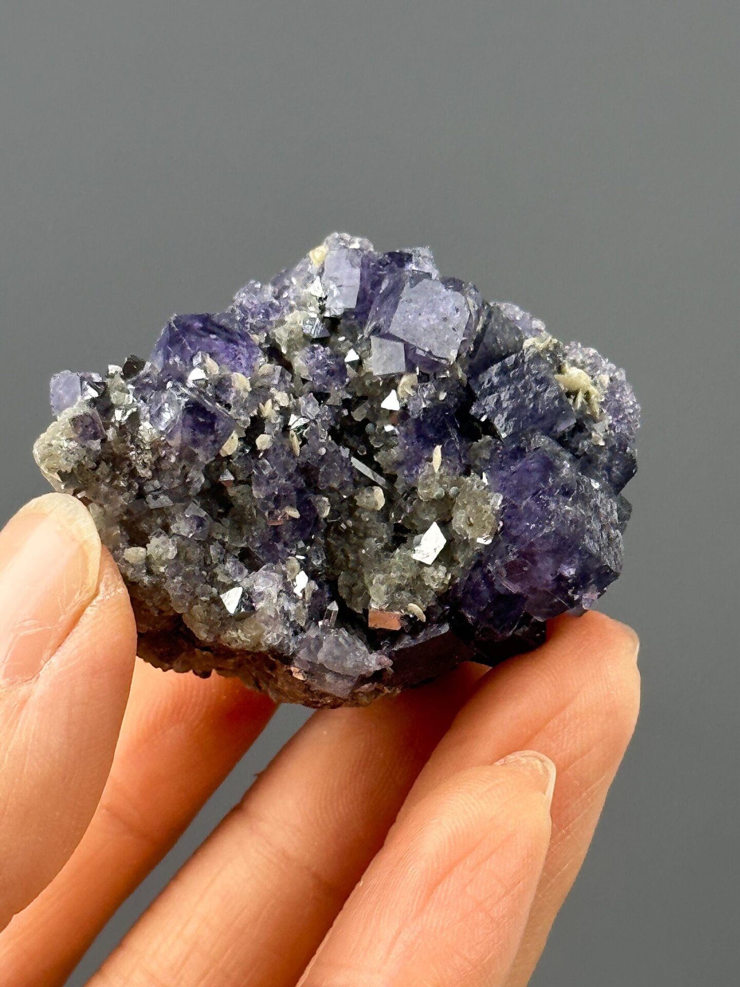 Back view of phantom fluorite on dolomite, Yaogangxian