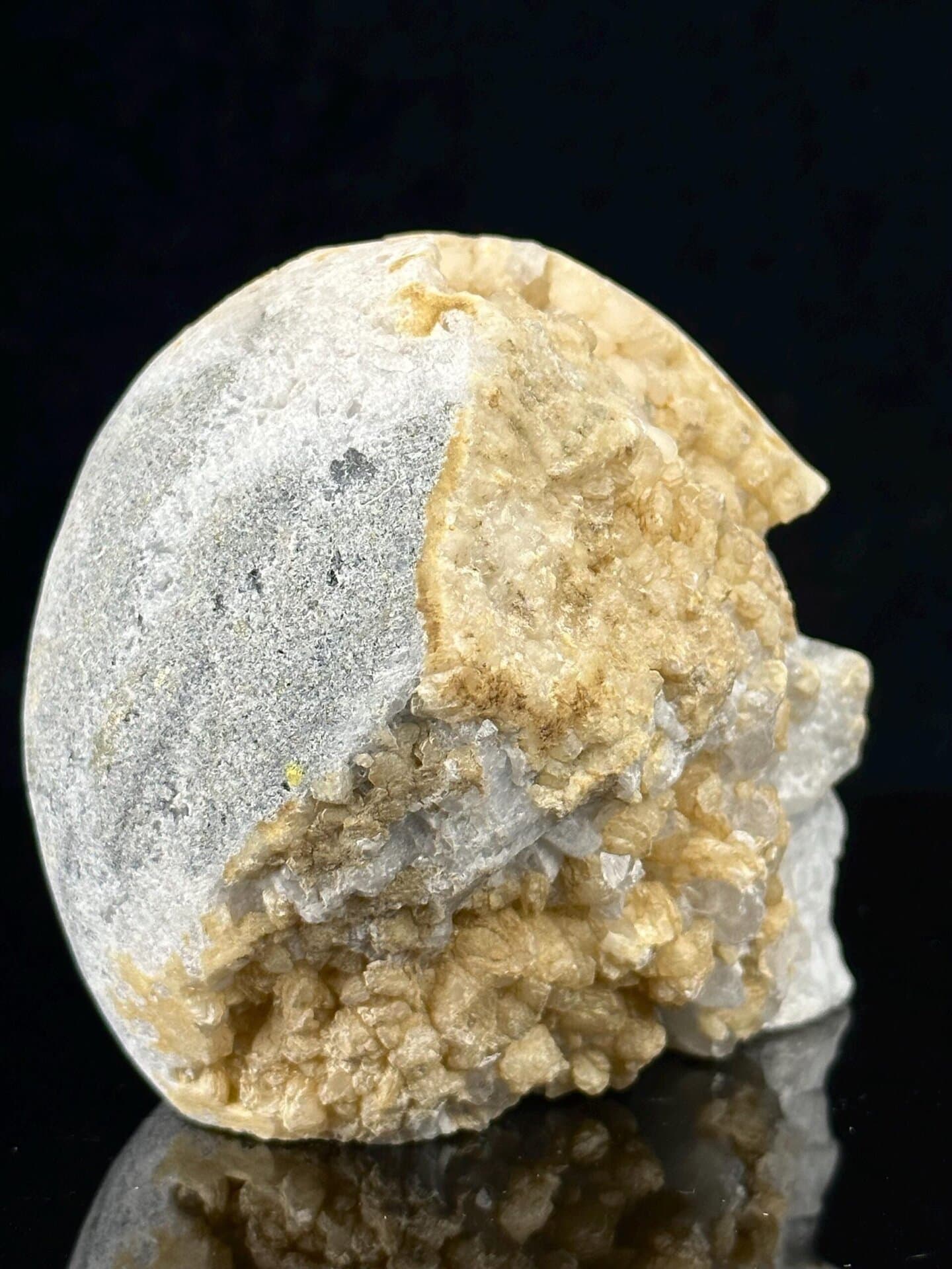 SiO₂ quartz, Mohs 7, extra-large druzy skull, 1270 g (44.8 oz)