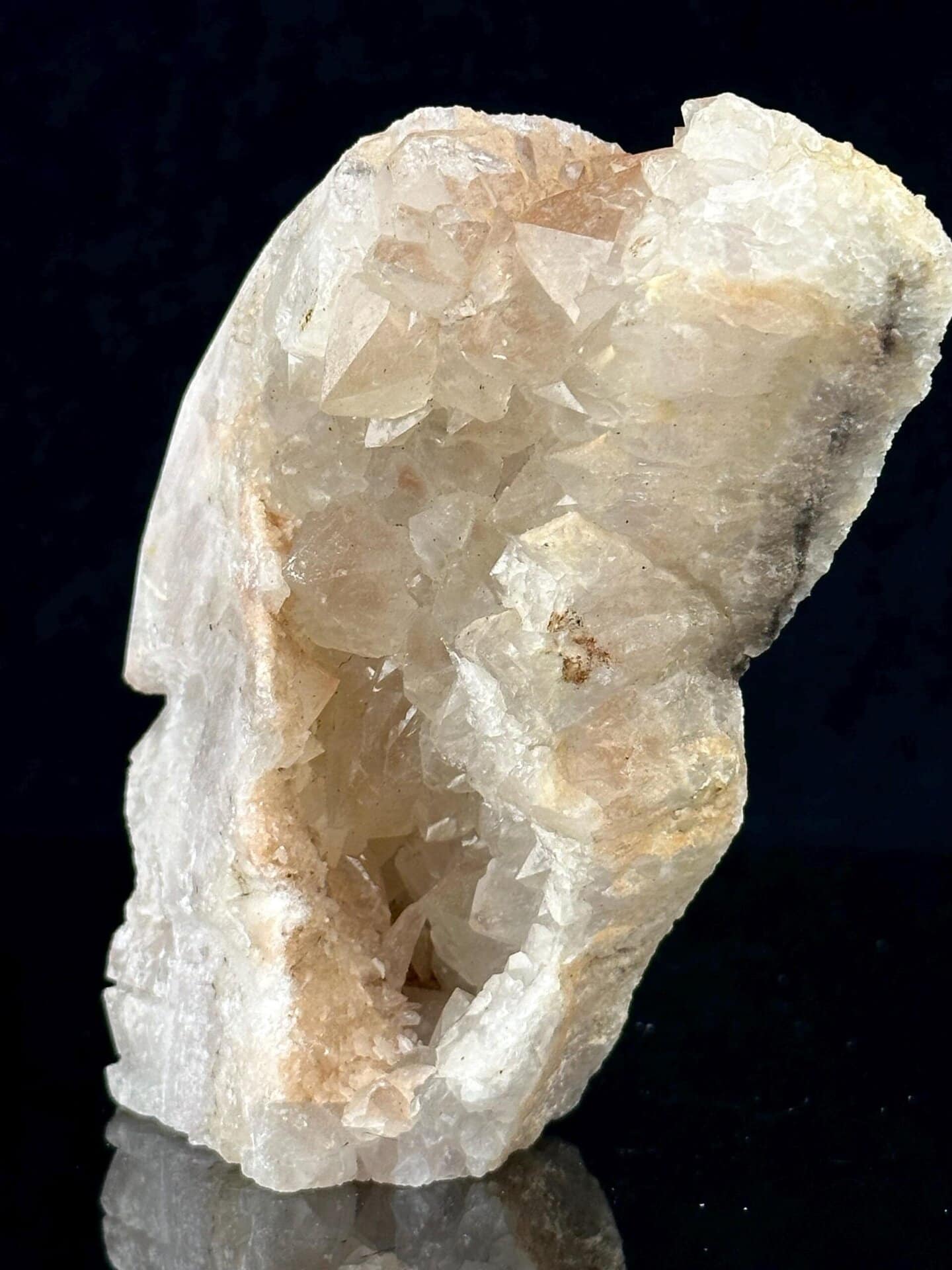 SiO₂ trigonal quartz, Mohs 7, druzy skull, hand-carved, 44 oz