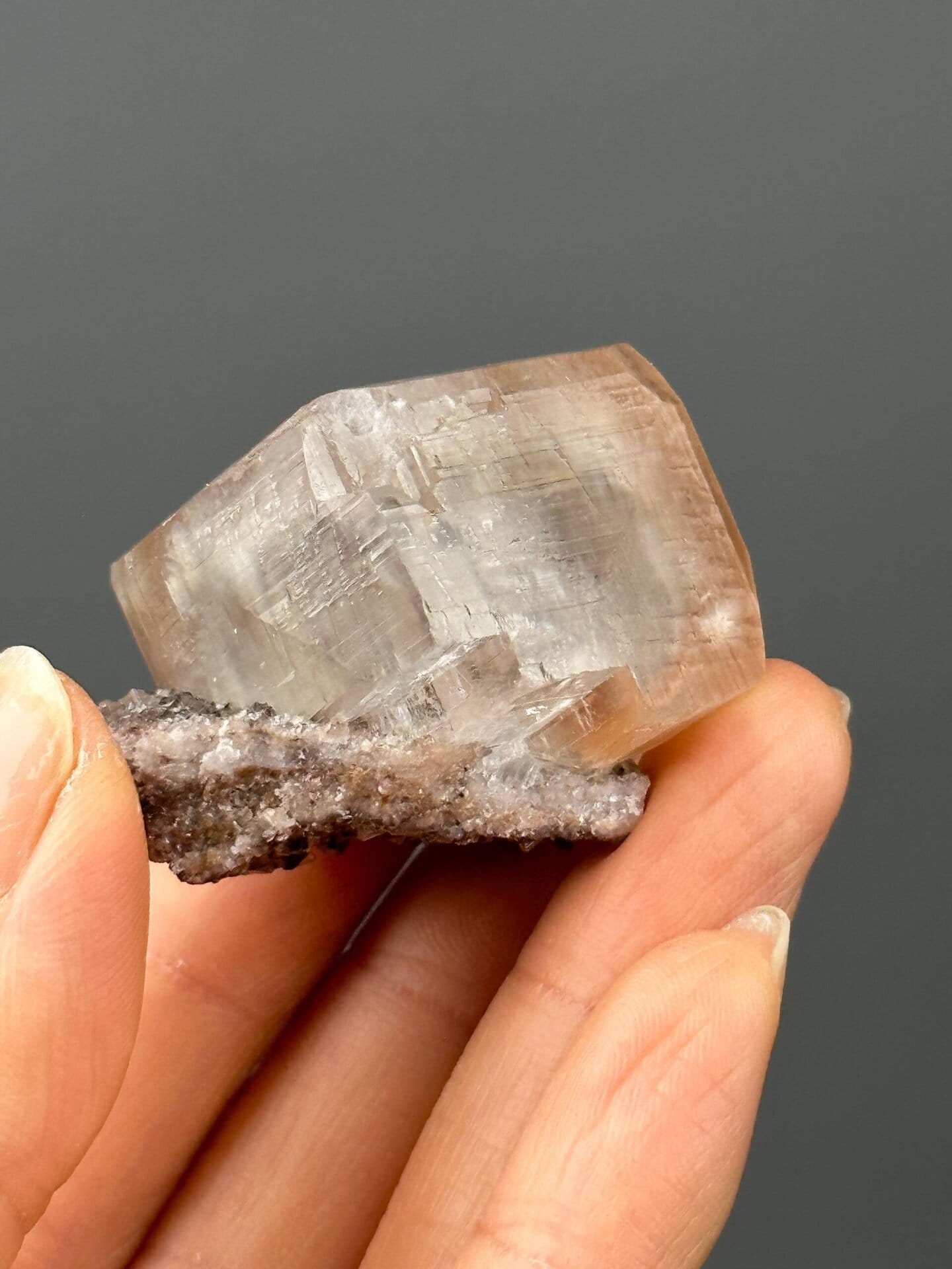 Side view of calcite specimen, 1.5×1.2×1.2 in, Daye Hubei