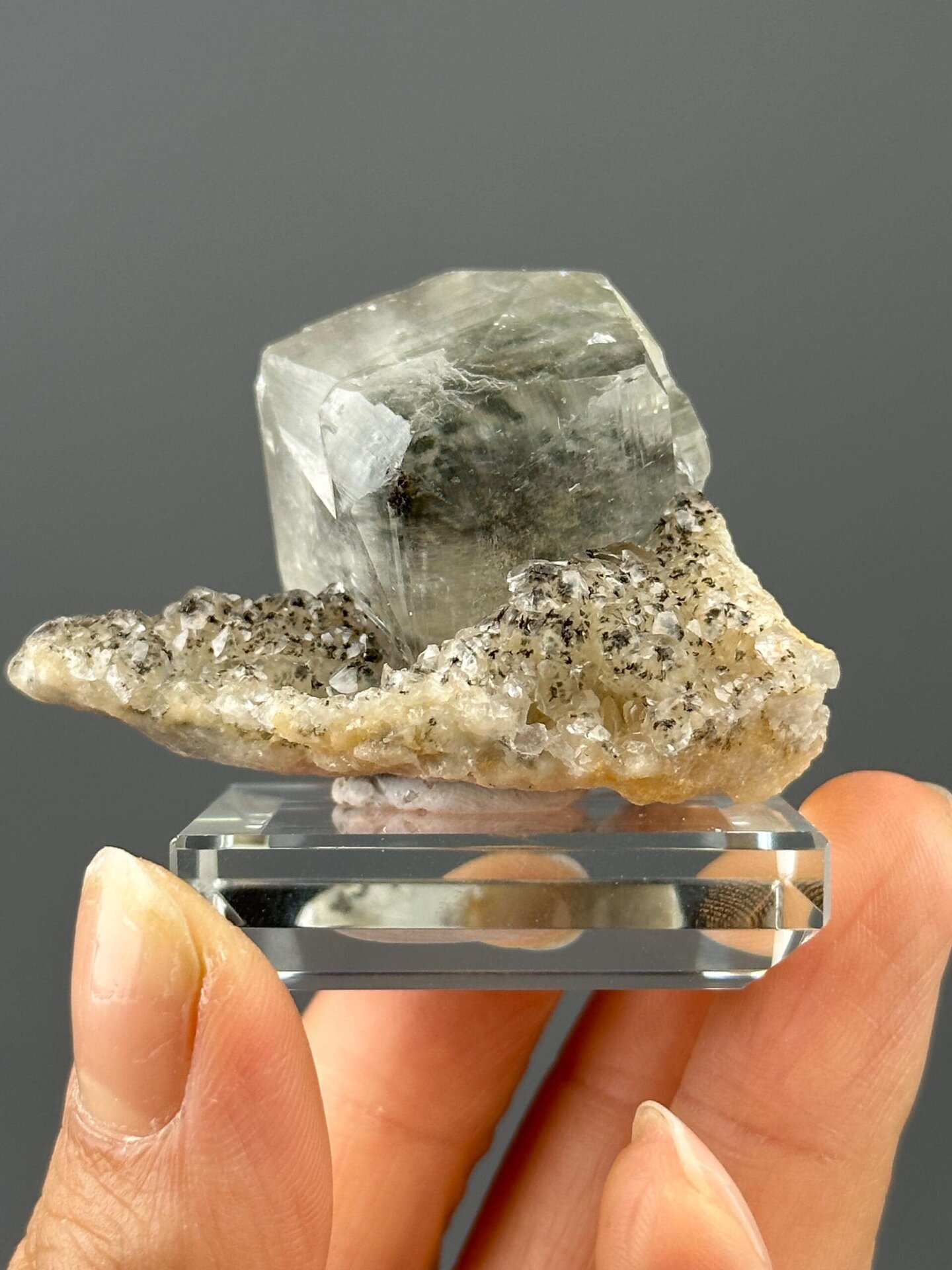 Front view of calcite cluster showing well-formed cubic crystals