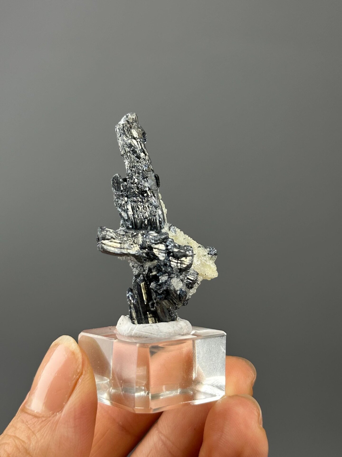 Sb₂S₃ stibnite on BaSO₄ barite, orthorhombic, Hunan, 0.35 oz