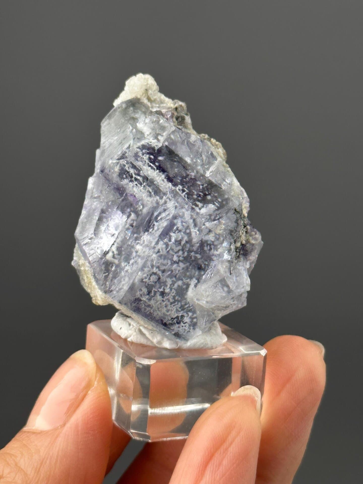 Side view of fluorite crystal, 1.8×1.2×1 in, Yaogangxian Hunan