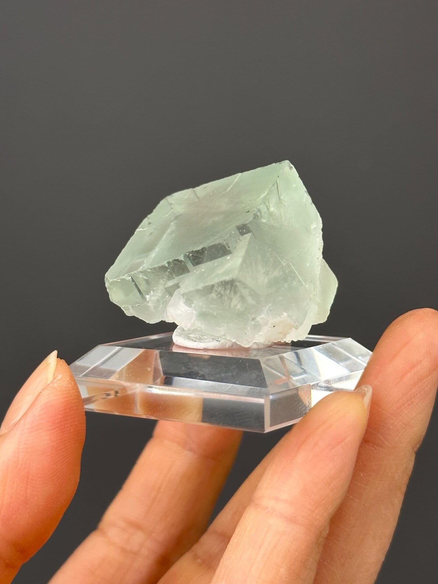 CaF₂ cubic fluorite, Mohs 4, green gemmy, 1.59 oz