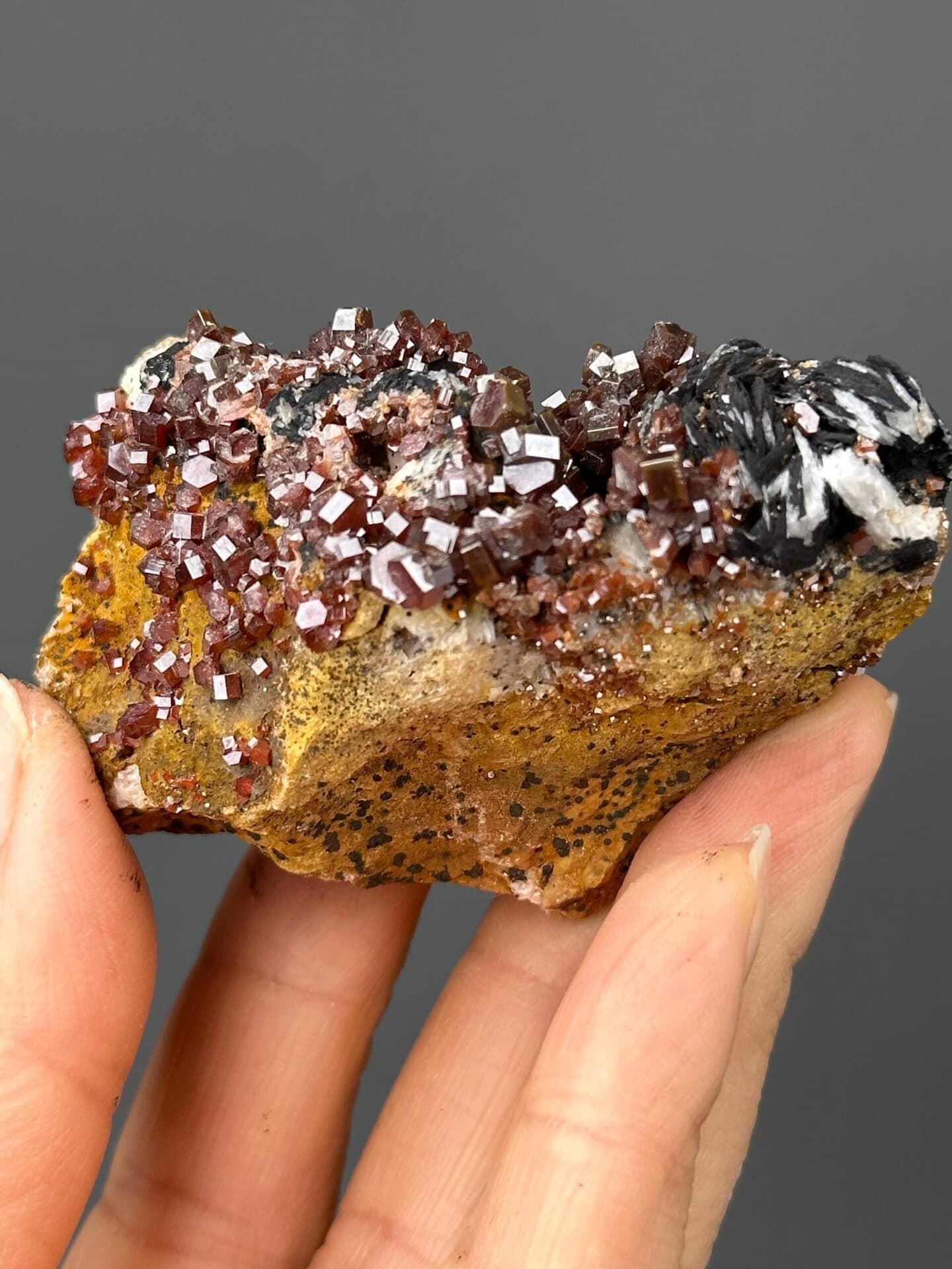 Top view of hexagonal vanadinite crystal arrangement