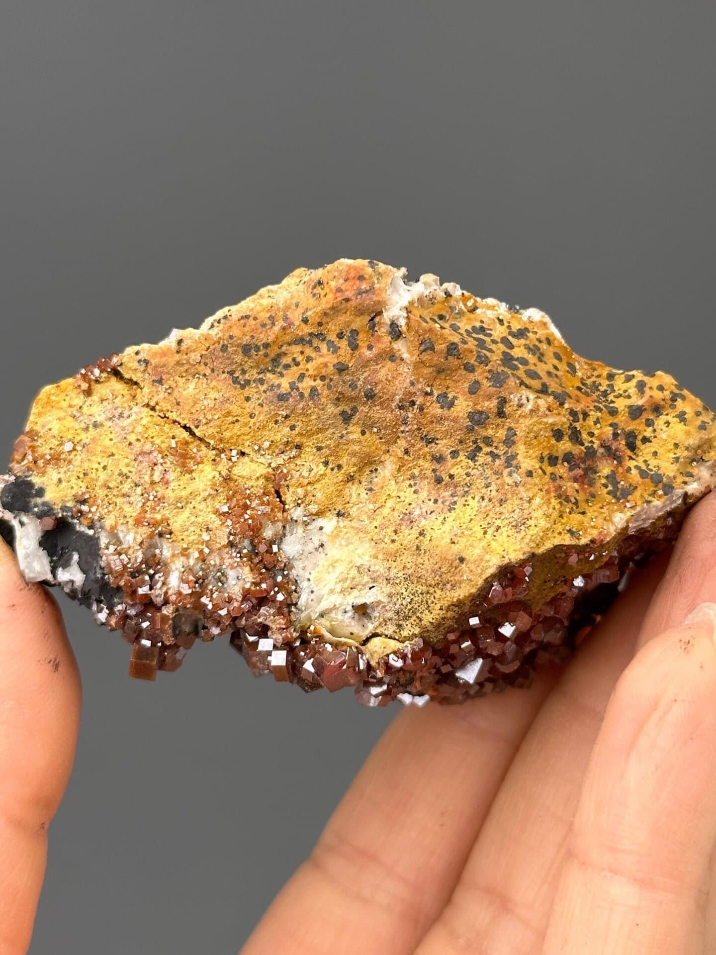 Pb₅(VO₄)₃Cl vanadinite, Mohs 3, hexagonal, Morocco, 4.41 oz