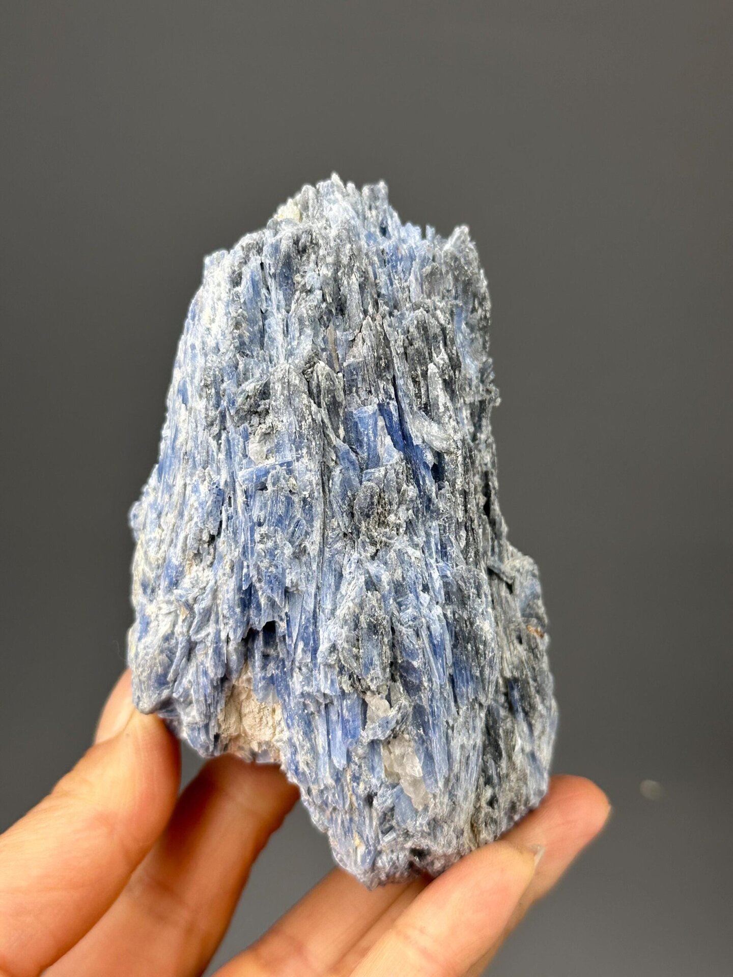 Side view of kyanite cluster showing elongated fibrous habit