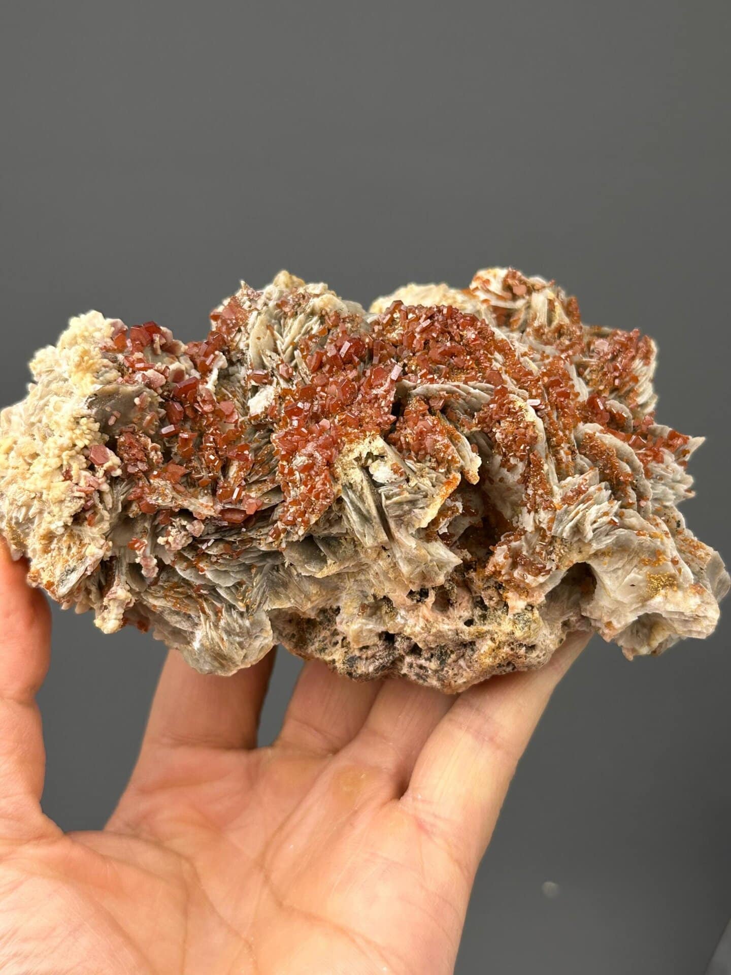 Side view of vanadinite-barite specimen, 5×2×3 in