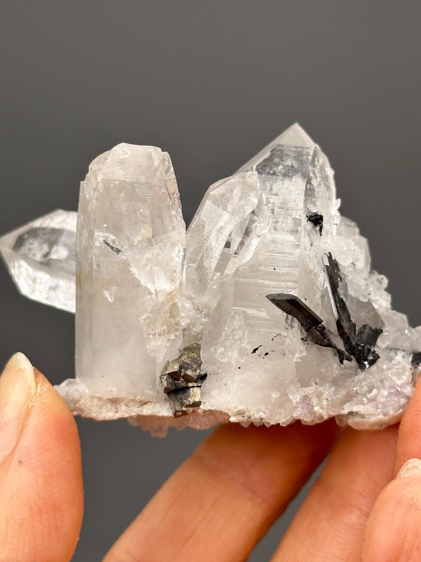 SiO₂ trigonal quartz with SnO₂ cassiterite and FeS₂ pyrite, 3.17 oz