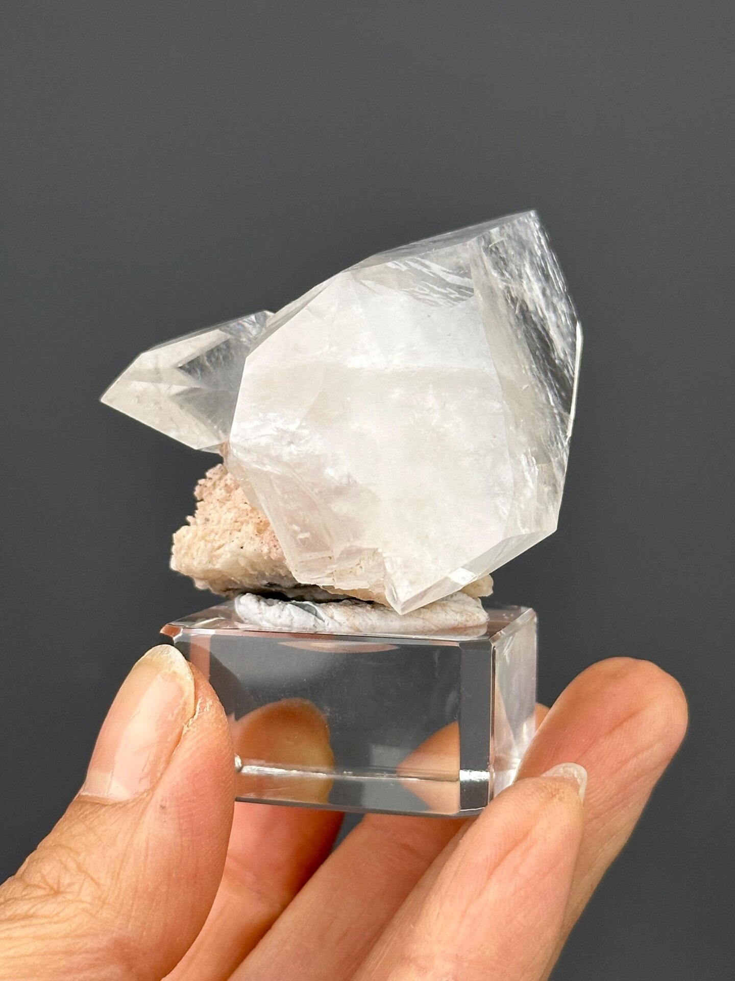 CaCO₃ trigonal calcite on dolomite, Mohs 3, UV reactive, 2.65 oz