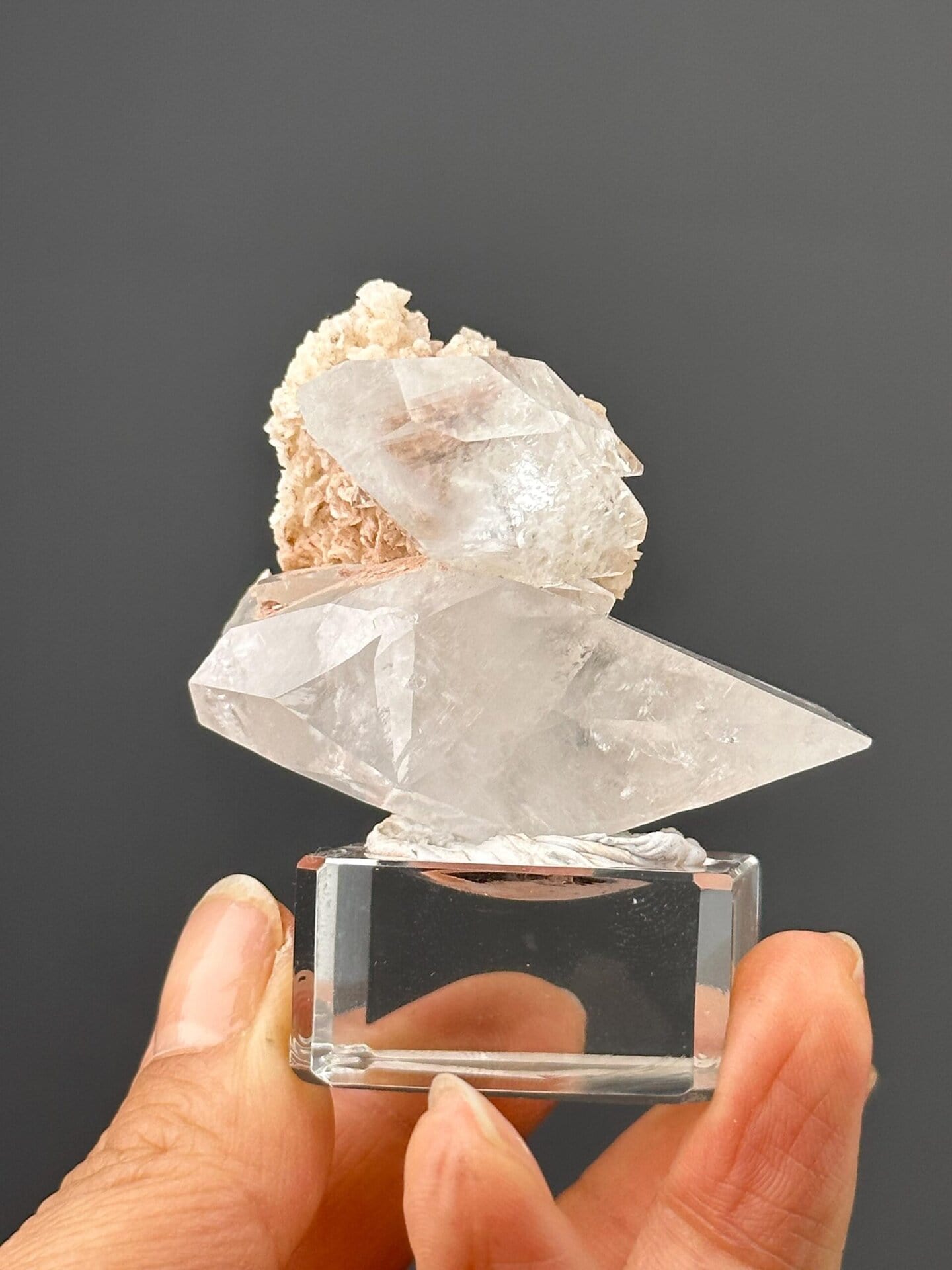 Twin-terminated calcite on dolomite matrix from Hunan, China