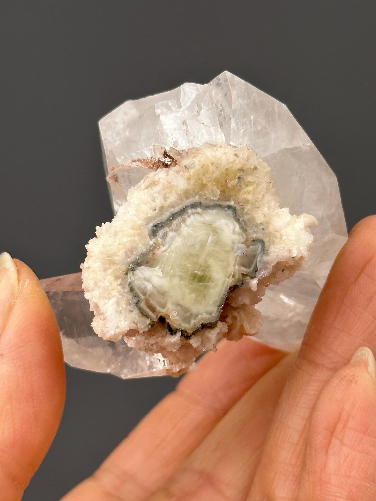 Detail of twin crystal contact and calcite-dolomite interface