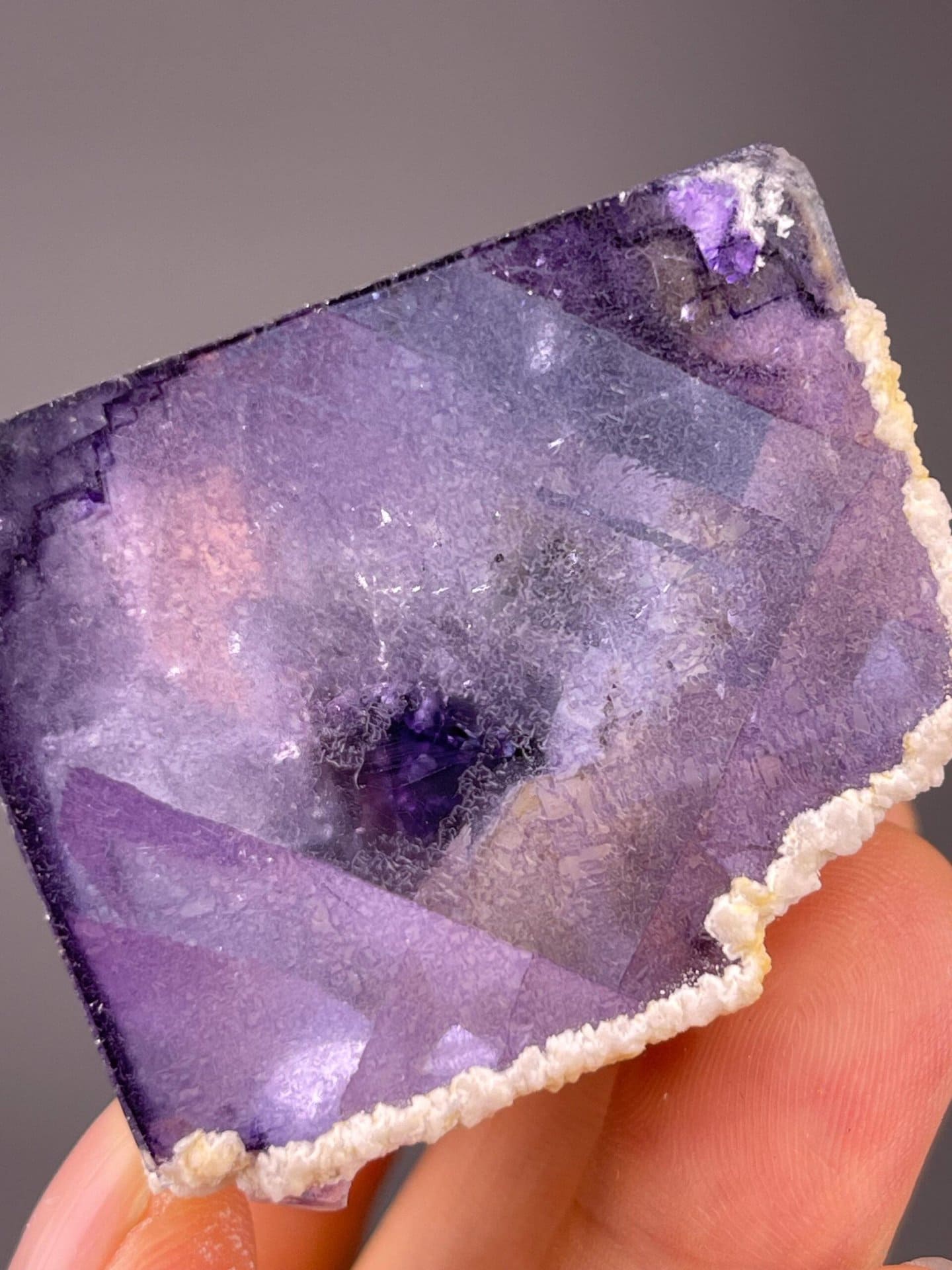 Light revealing phantom zones inside fluorite, YGX mine