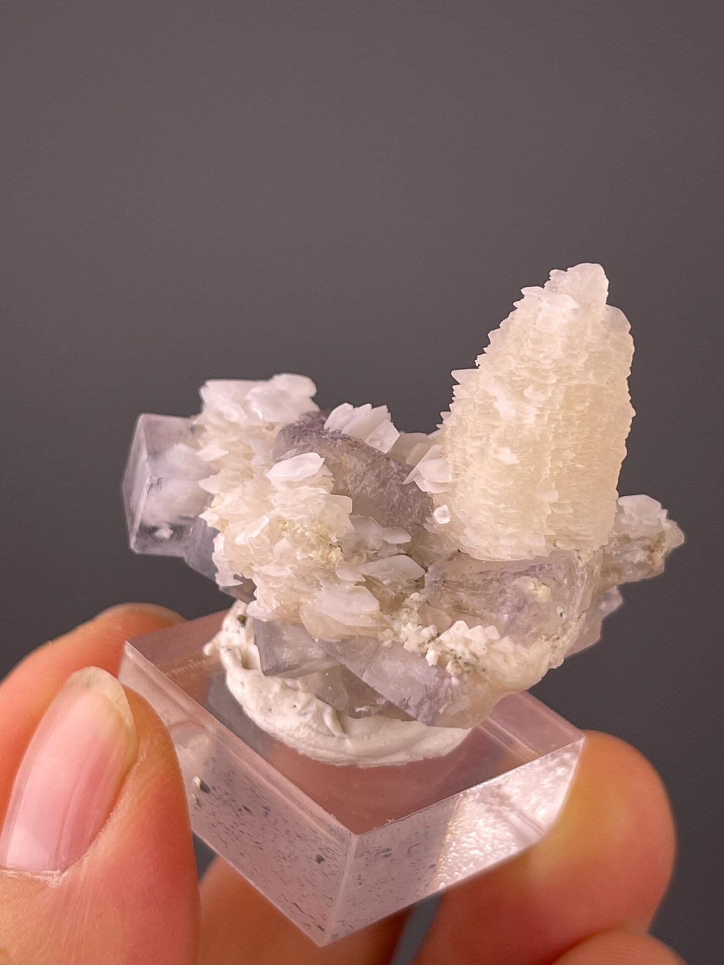 Fluorite CaF2 with pagoda calcite CaCO3 combination