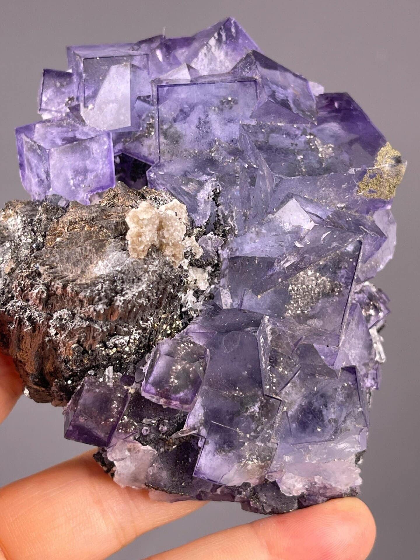 Phantom fluorite with pyrite from famous Yaogangxian deposit