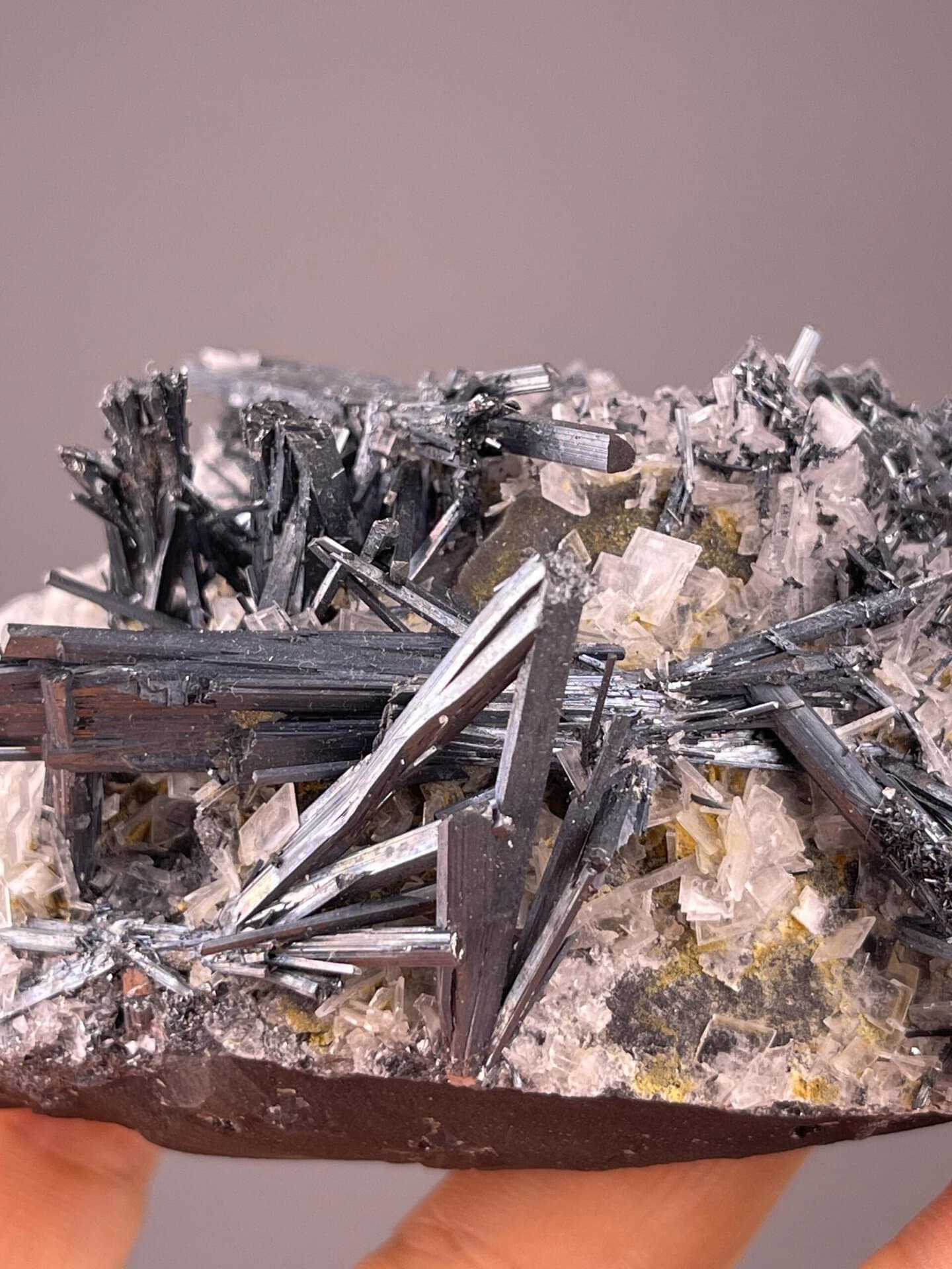 Stibnite from world-class Lengshuijiang locality with barite