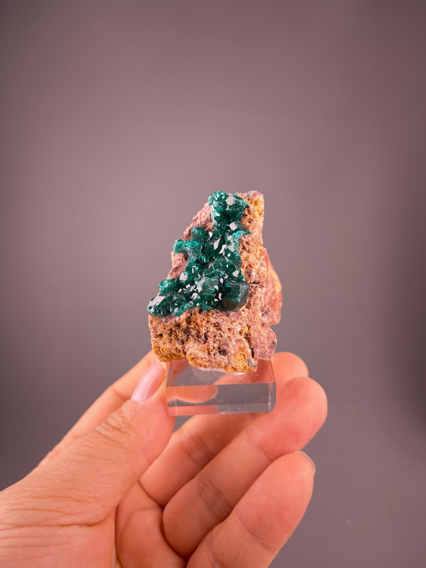 CuSiO₃·H₂O trigonal dioptase with vivid emerald-green hexagonal prisms