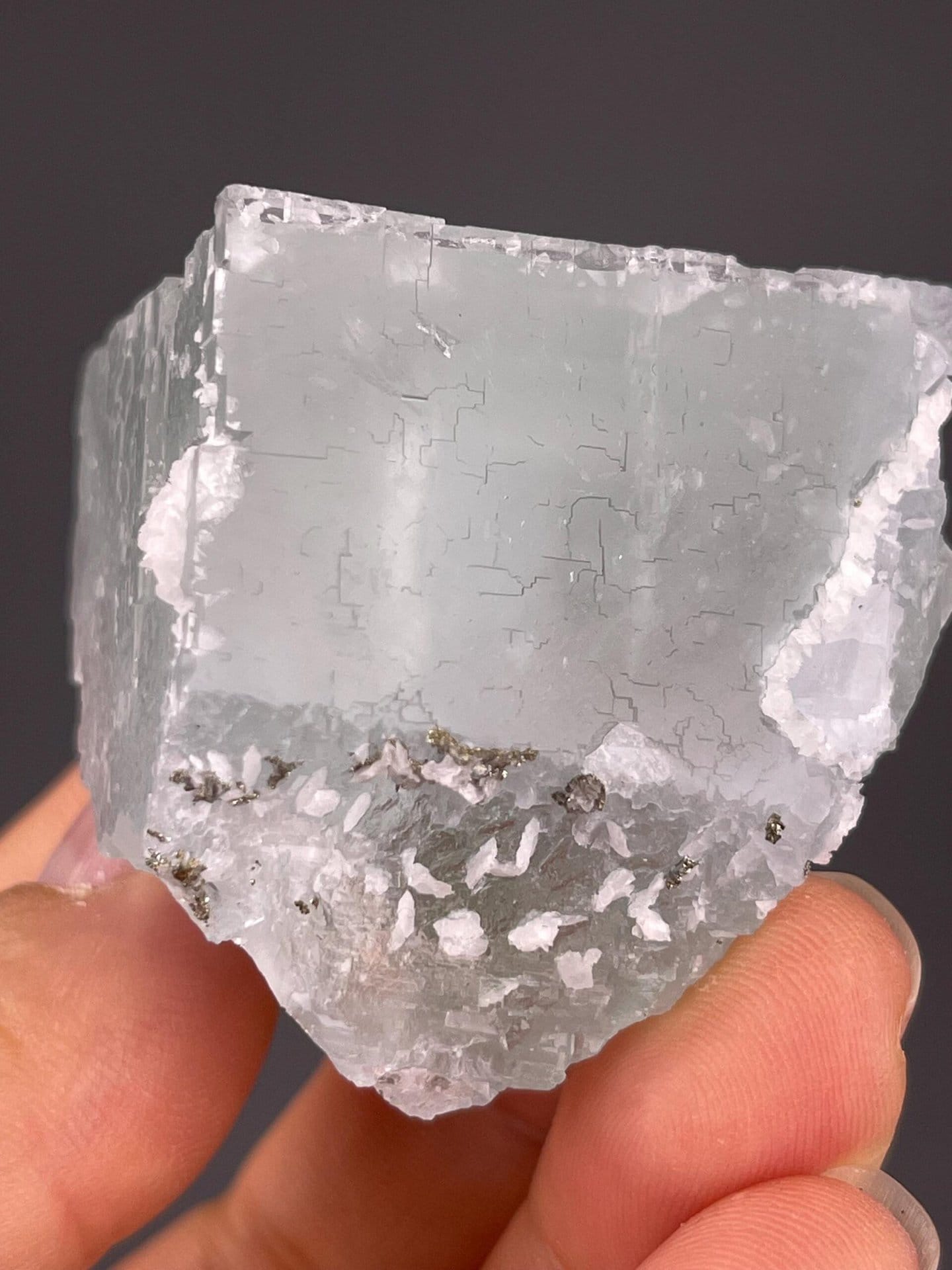 Deep blue UV-reactive fluorite from Yaogangxian Mine