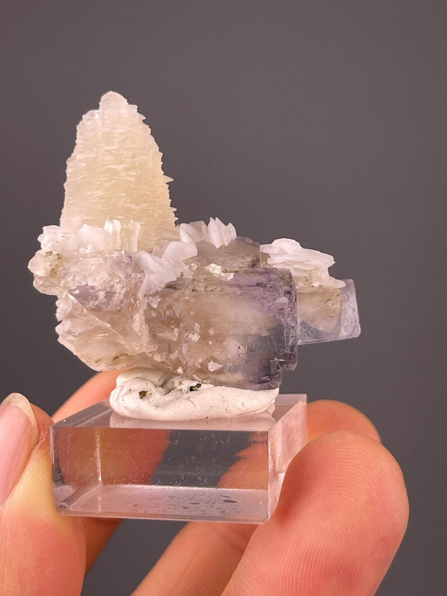UV reactive fluorite and calcite specimen from YGX China