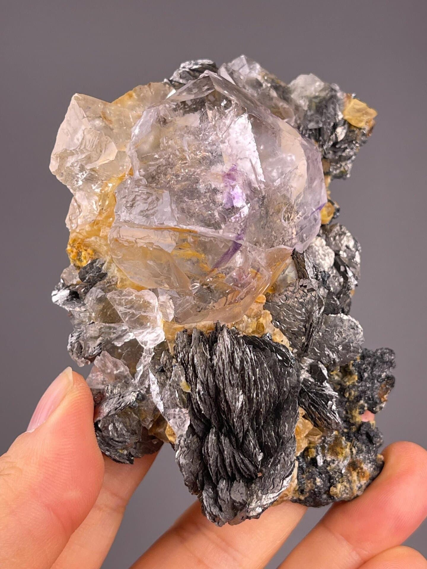 CaF₂ isometric fluorite with phantom zones and radiating marcasite