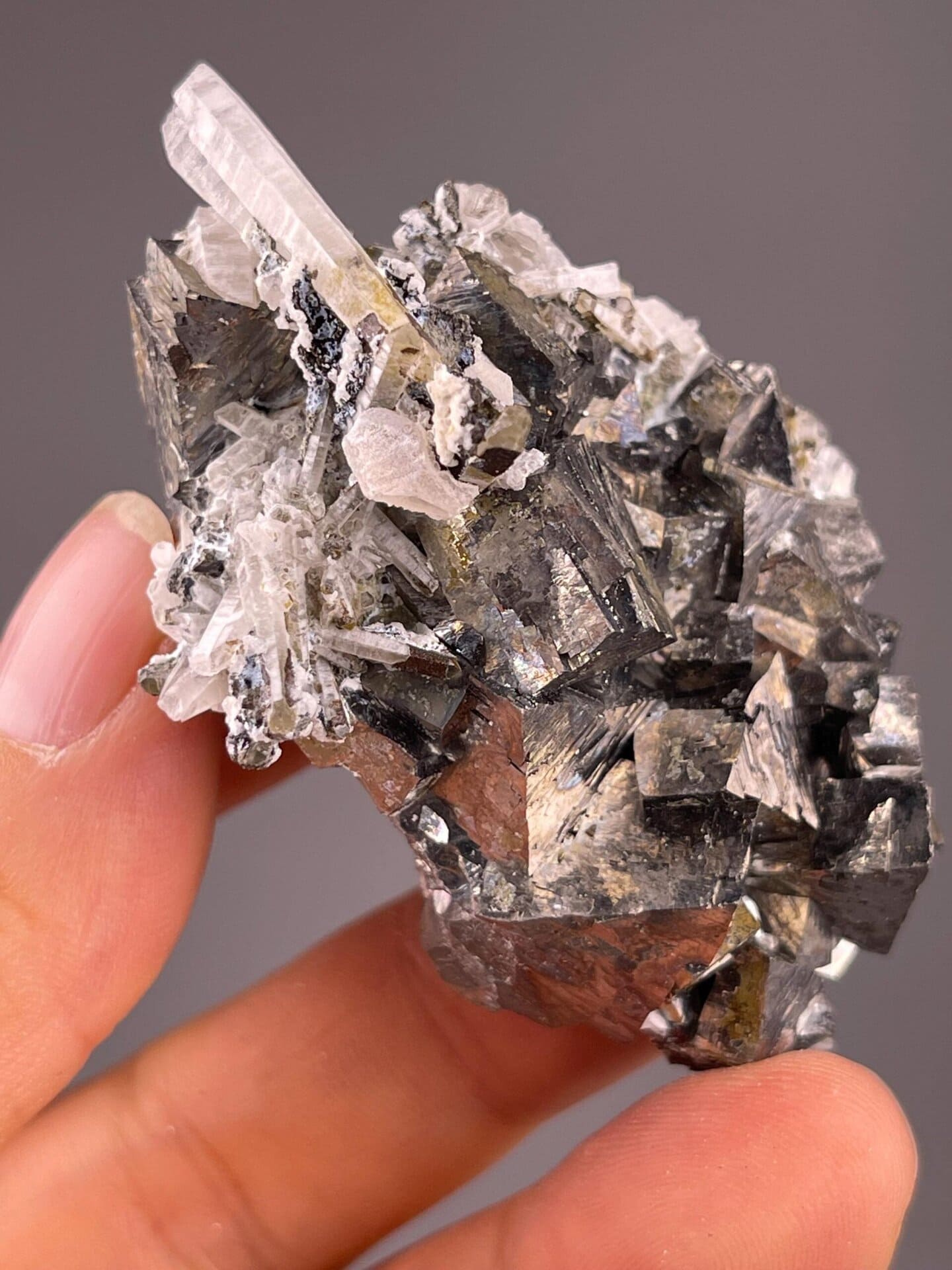 Metallic arsenopyrite intergrowth with white quartz crystals