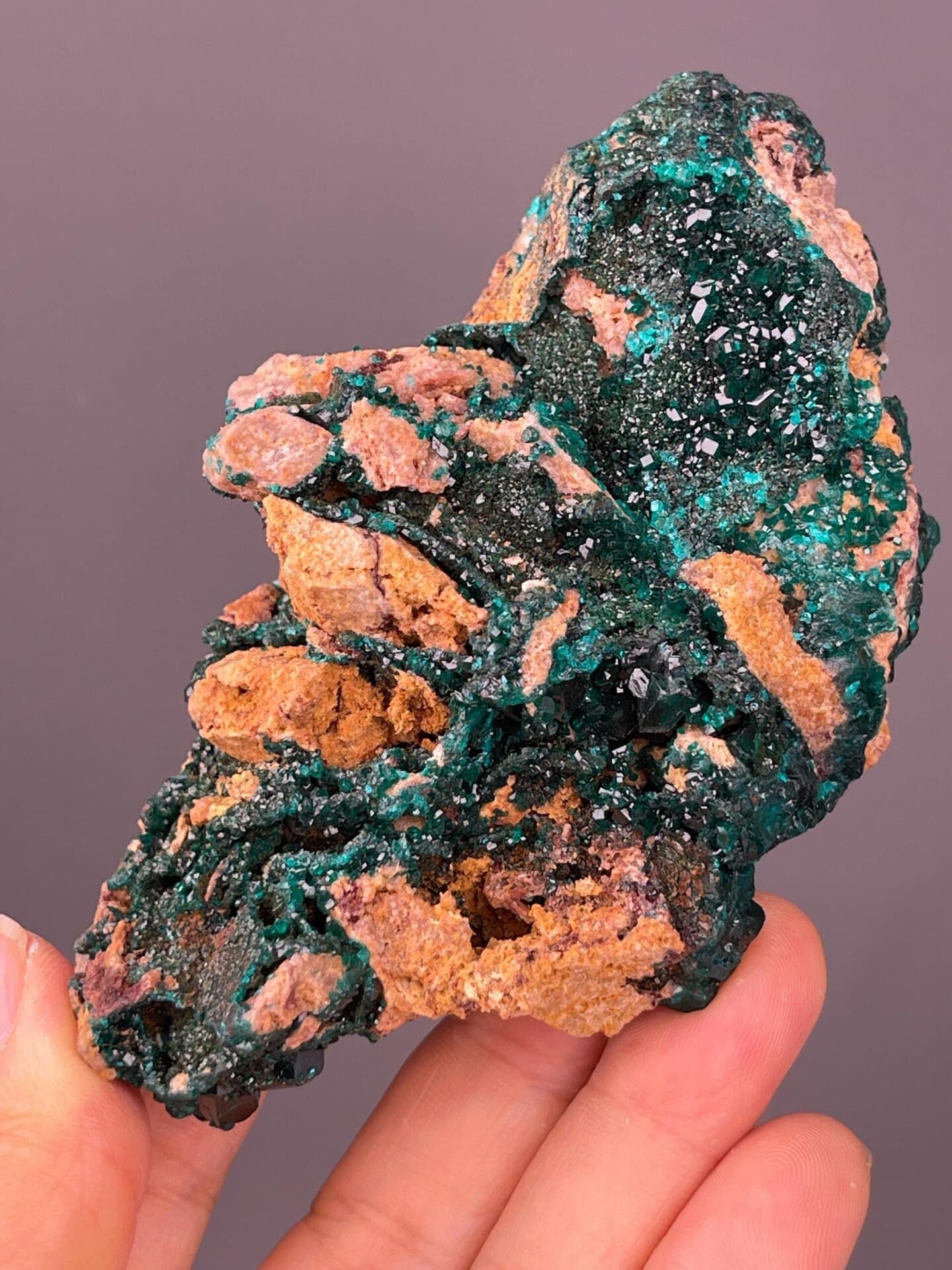 CuSiO₃·H₂O trigonal dioptase with hexagonal prismatic habit