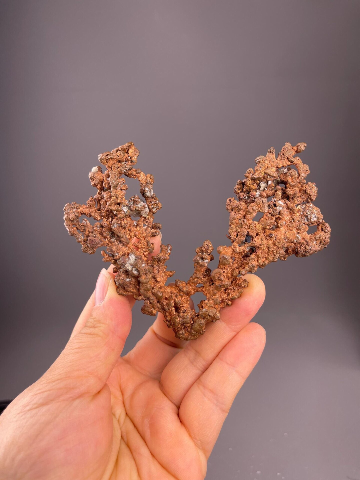Isometric native copper with branching dendritic arborescent habit
