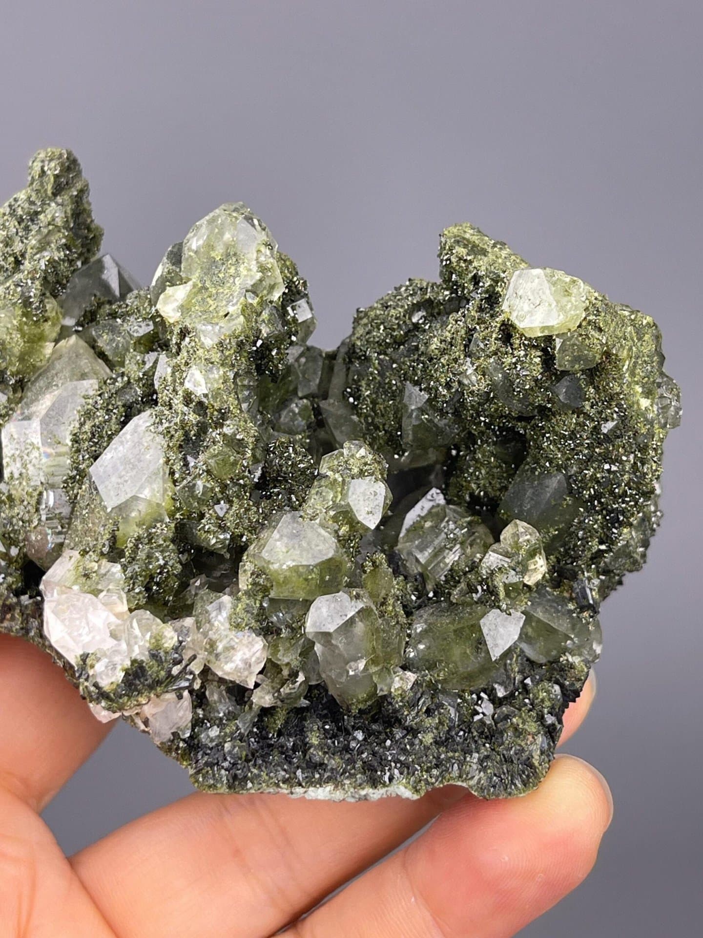 Turkish quartz with chlorite phantom, 9.88 oz, vitreous luster