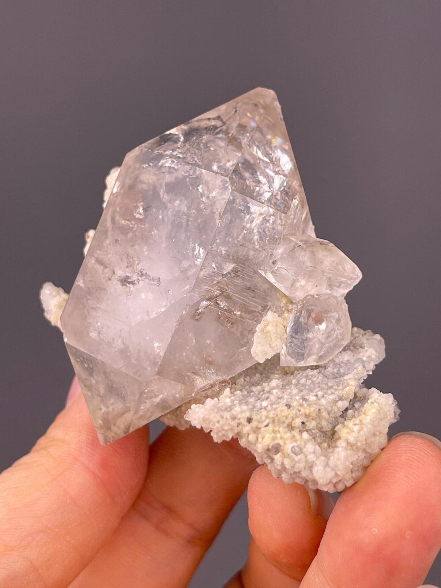 SiO₂ trigonal elestial quartz with complex layered crystal form