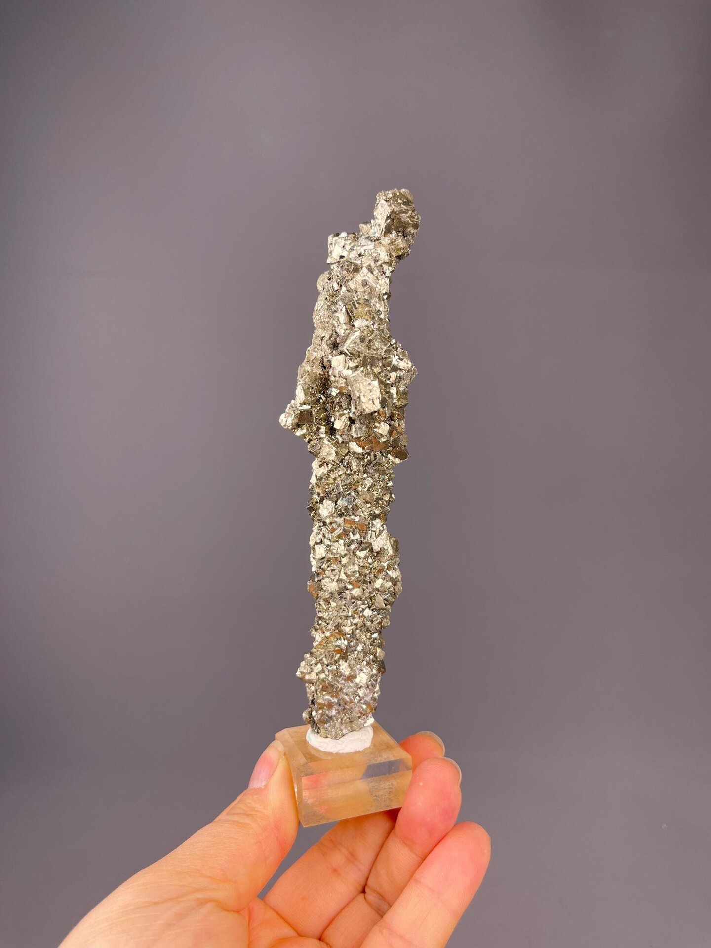 FeS₂ isometric pyrite with elongate columnar crystal habit