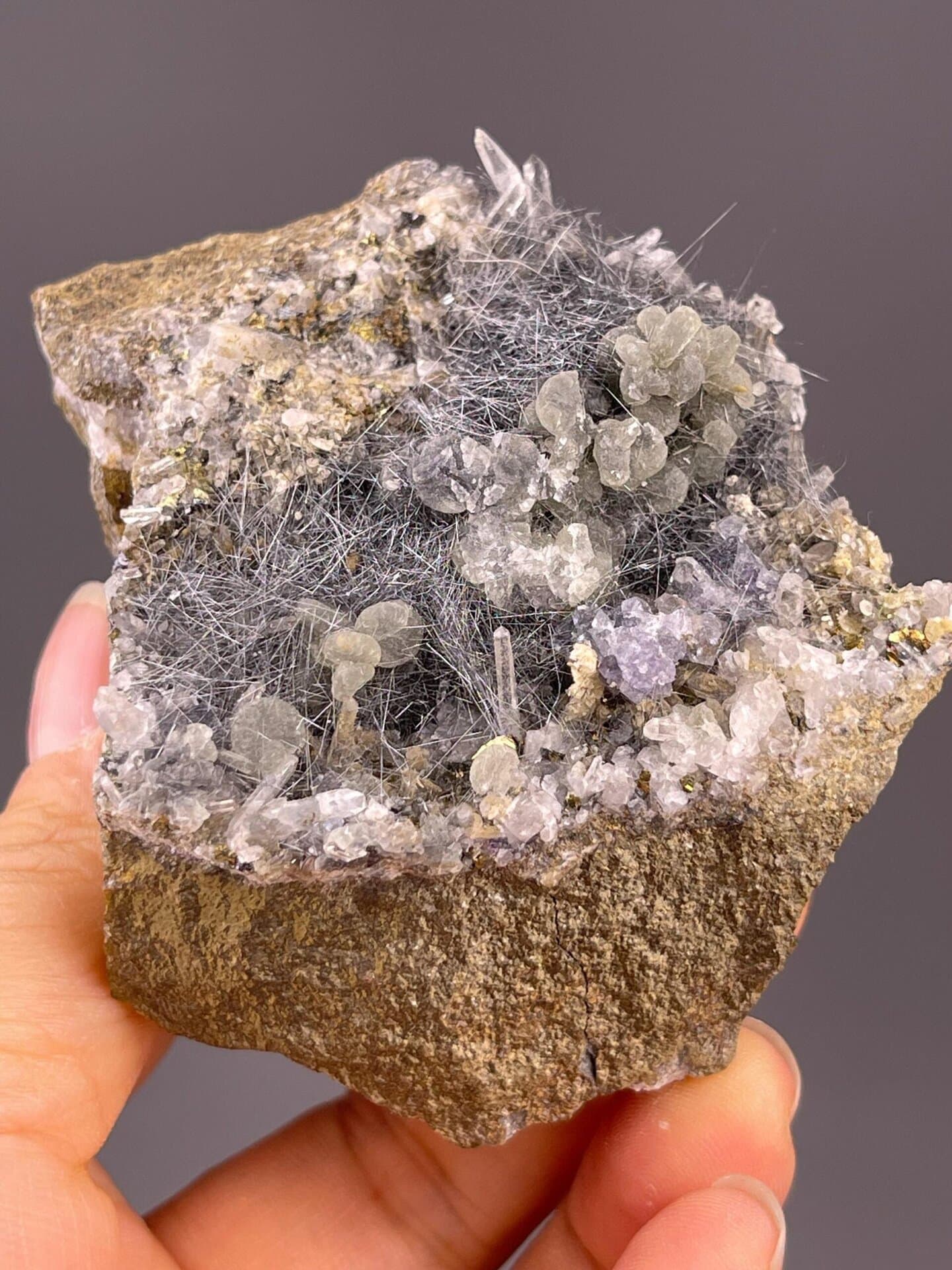 Boulangerite needles with associated quartz and pyrite