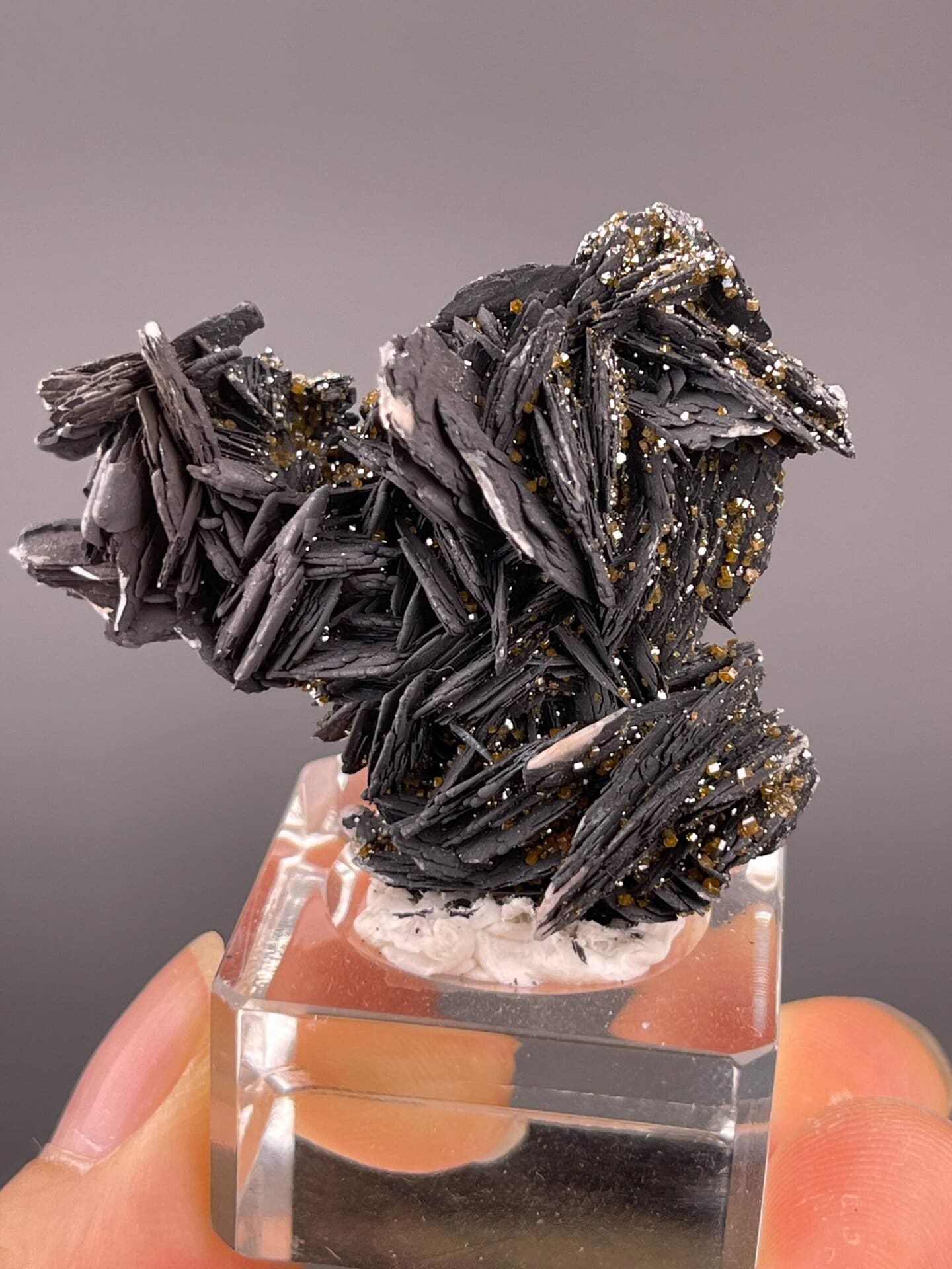 BaSO₄ barite with Pb₅(VO₄)₃Cl vanadinite, Morocco, 0.9 oz