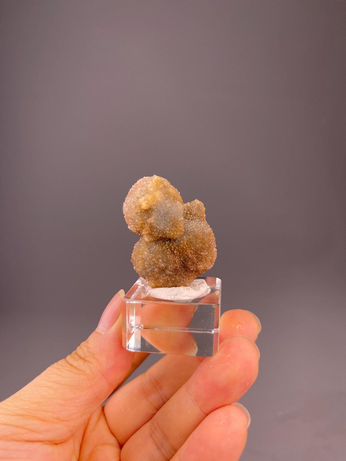 Front view of gypsum flower showing spherical botryoidal form