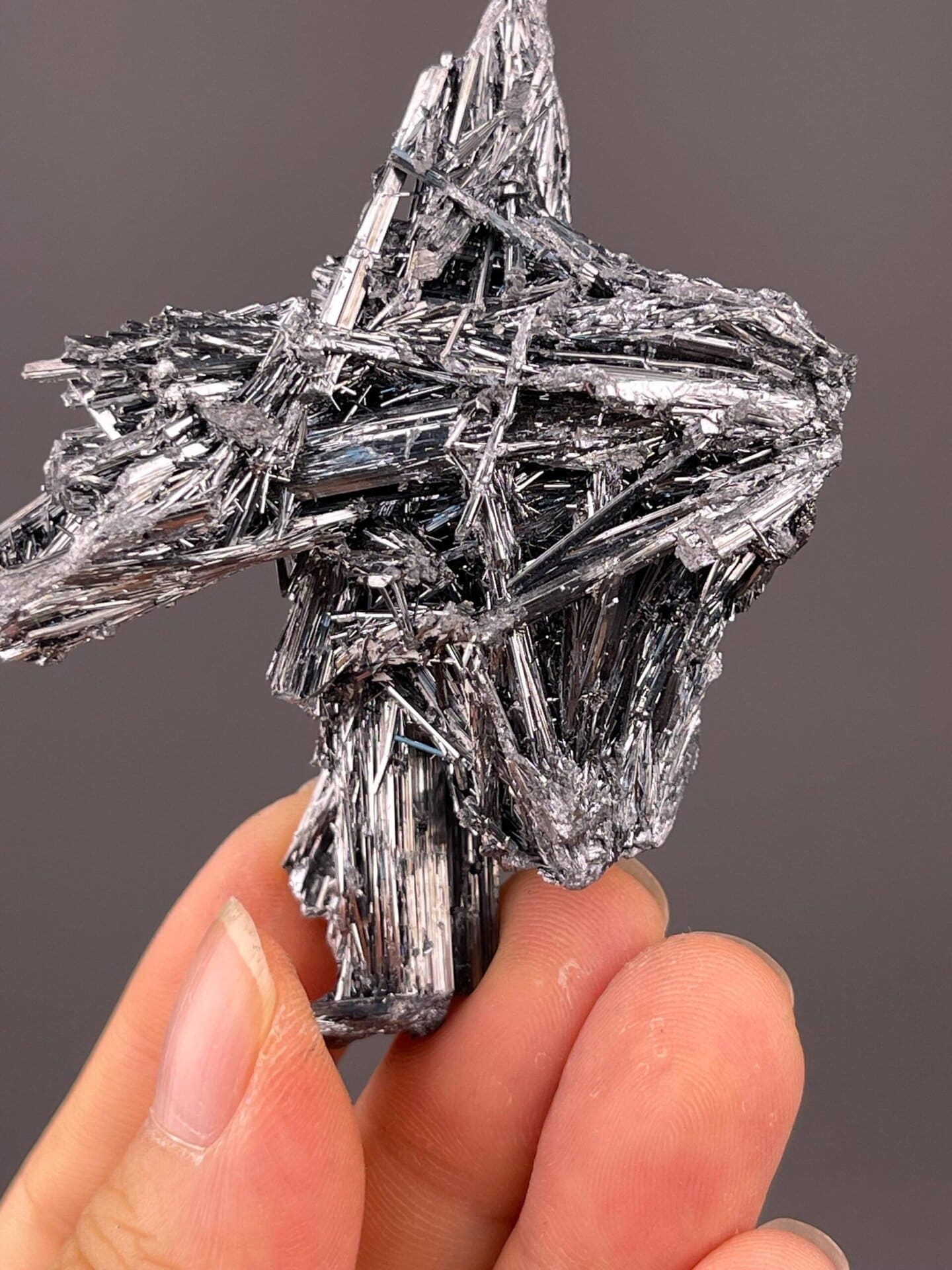 Front view of acicular stibnite showing needle-like crystal habit