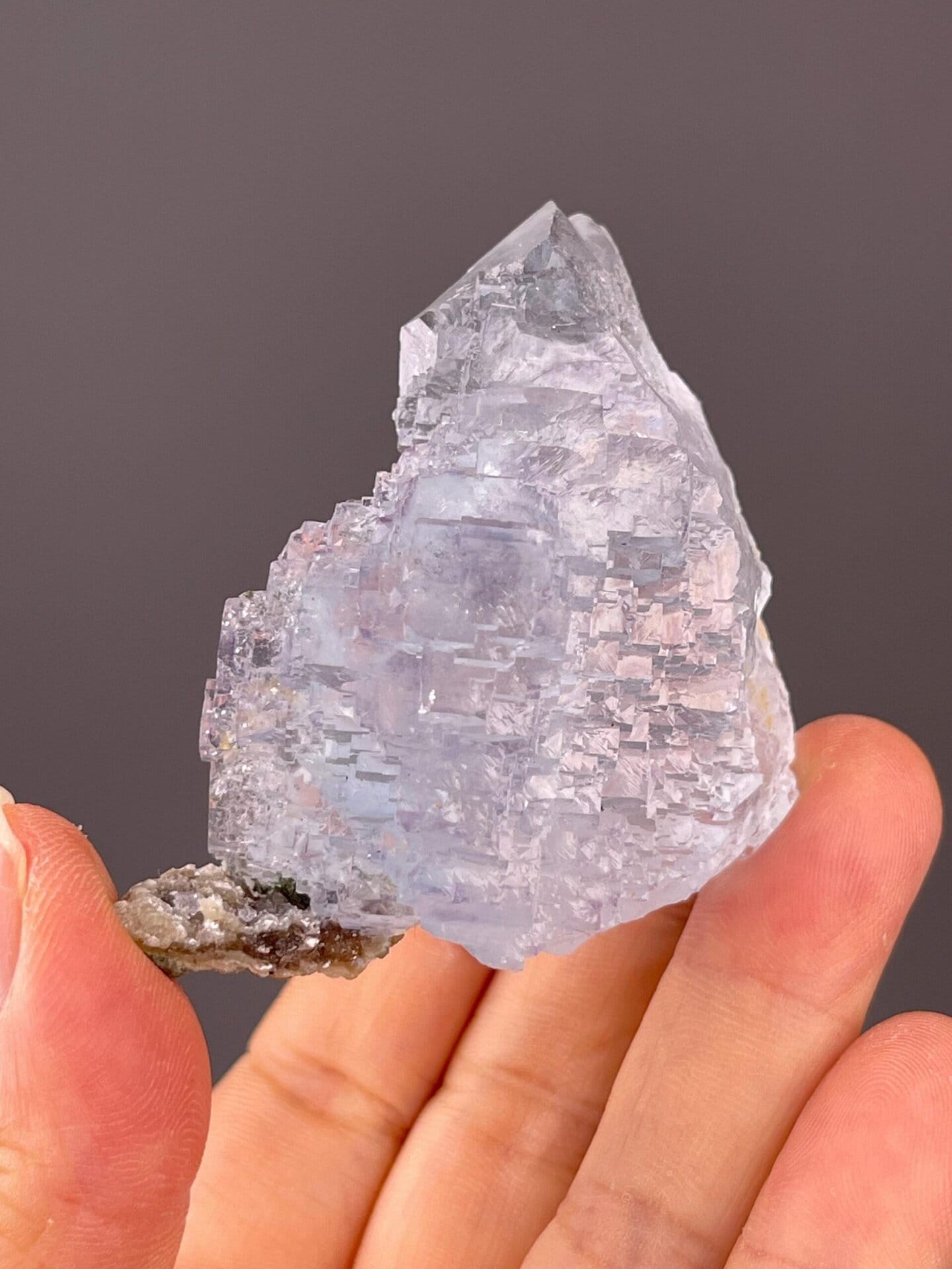 Side view of blue fluorite, 2.1×1×2 in, Yaogangxian Mine