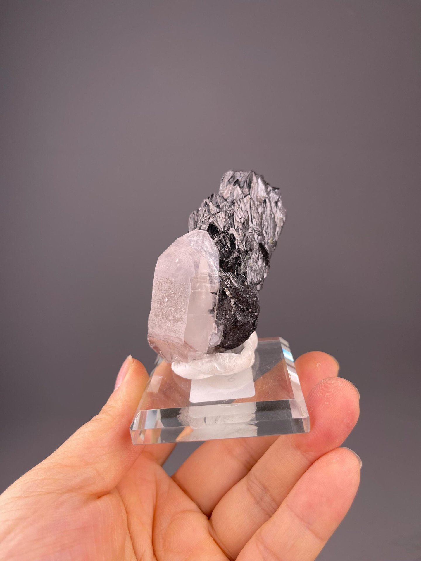 Side view of cassiterite on quartz, Yaogangxian Mine, Hunan