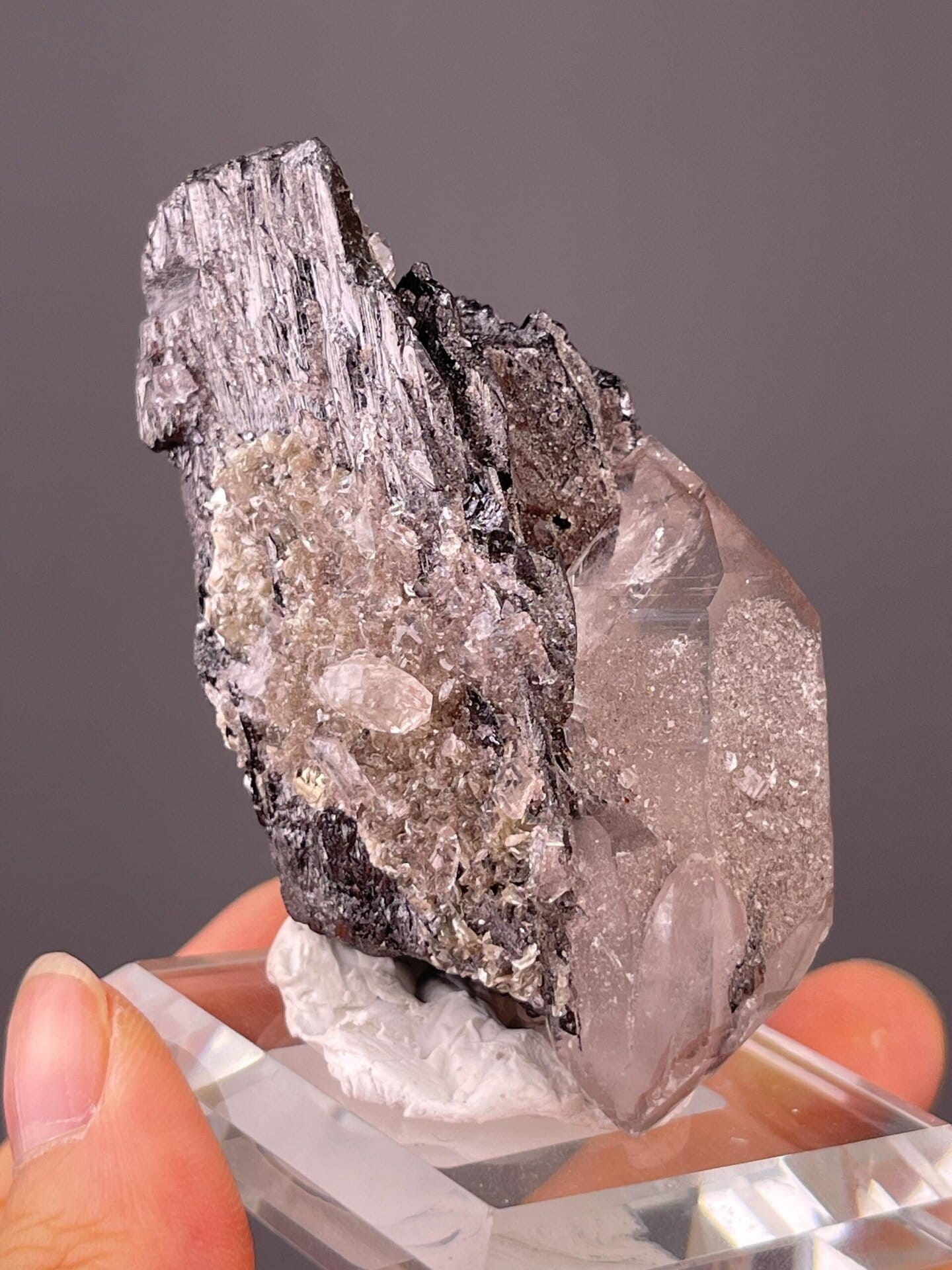 Top view of cassiterite-quartz association