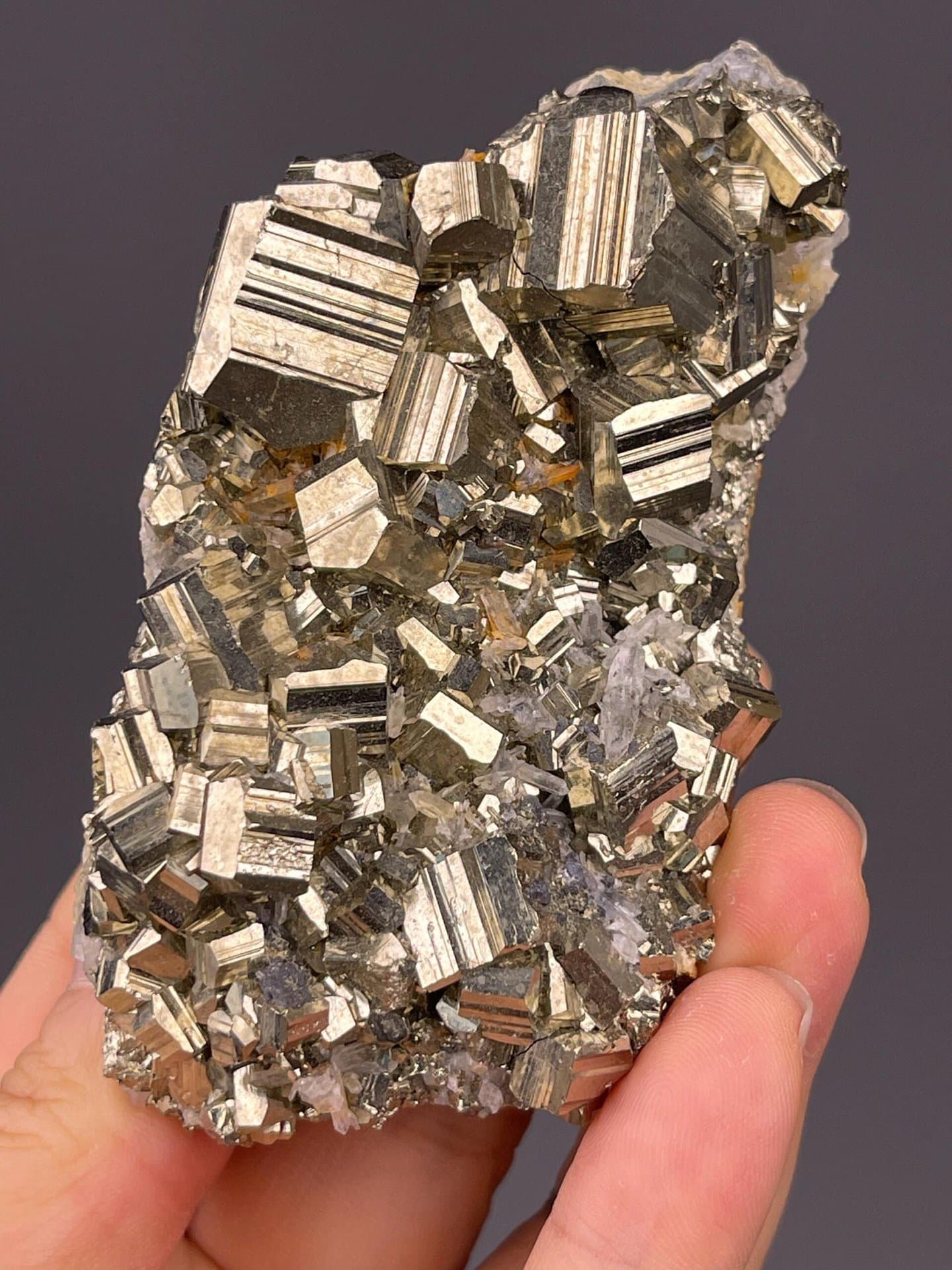 Top view of cubic pyrite arrangement, Navajún, La Rioja