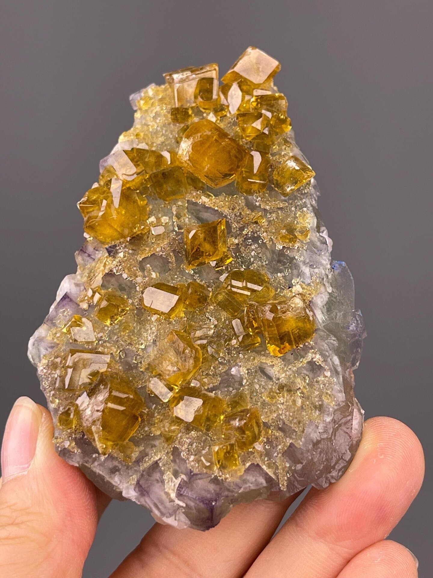 Sharp golden-yellow fluorite crystals on tabular baryte from Jiangxi, China
